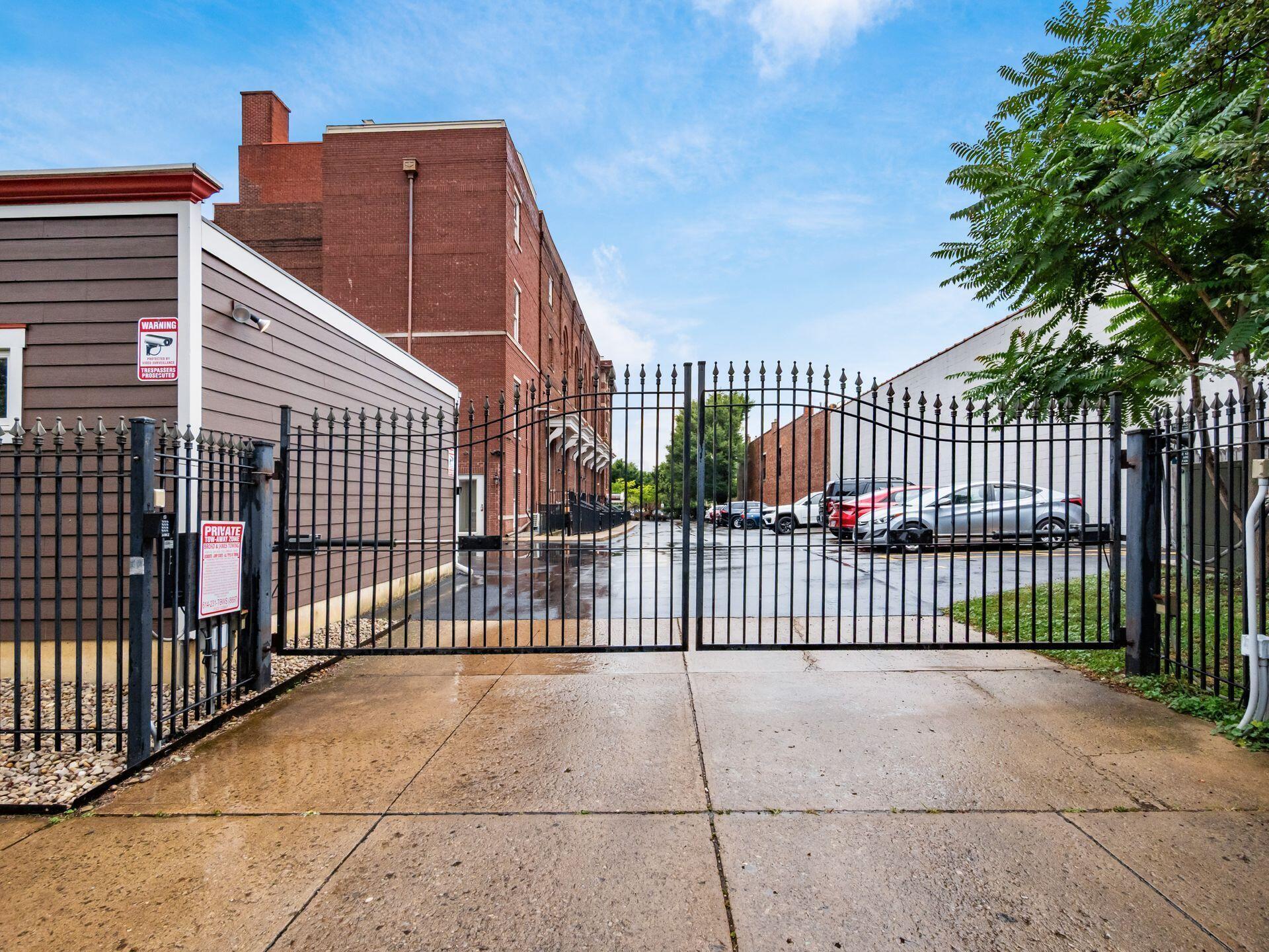 1276 N High Street, 402