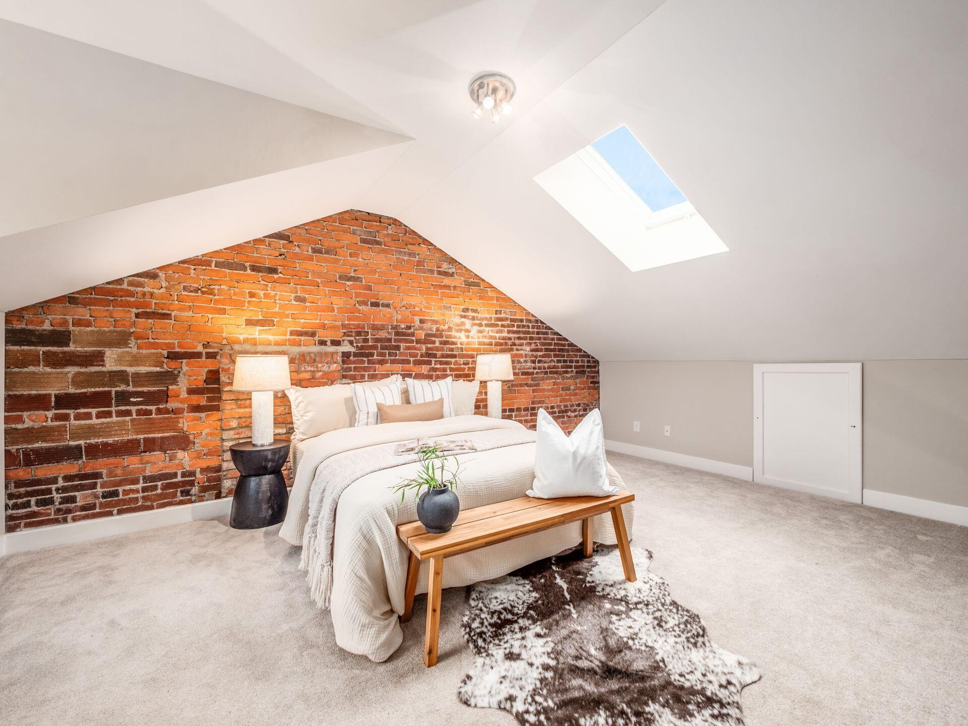 1276 N High Street, 402