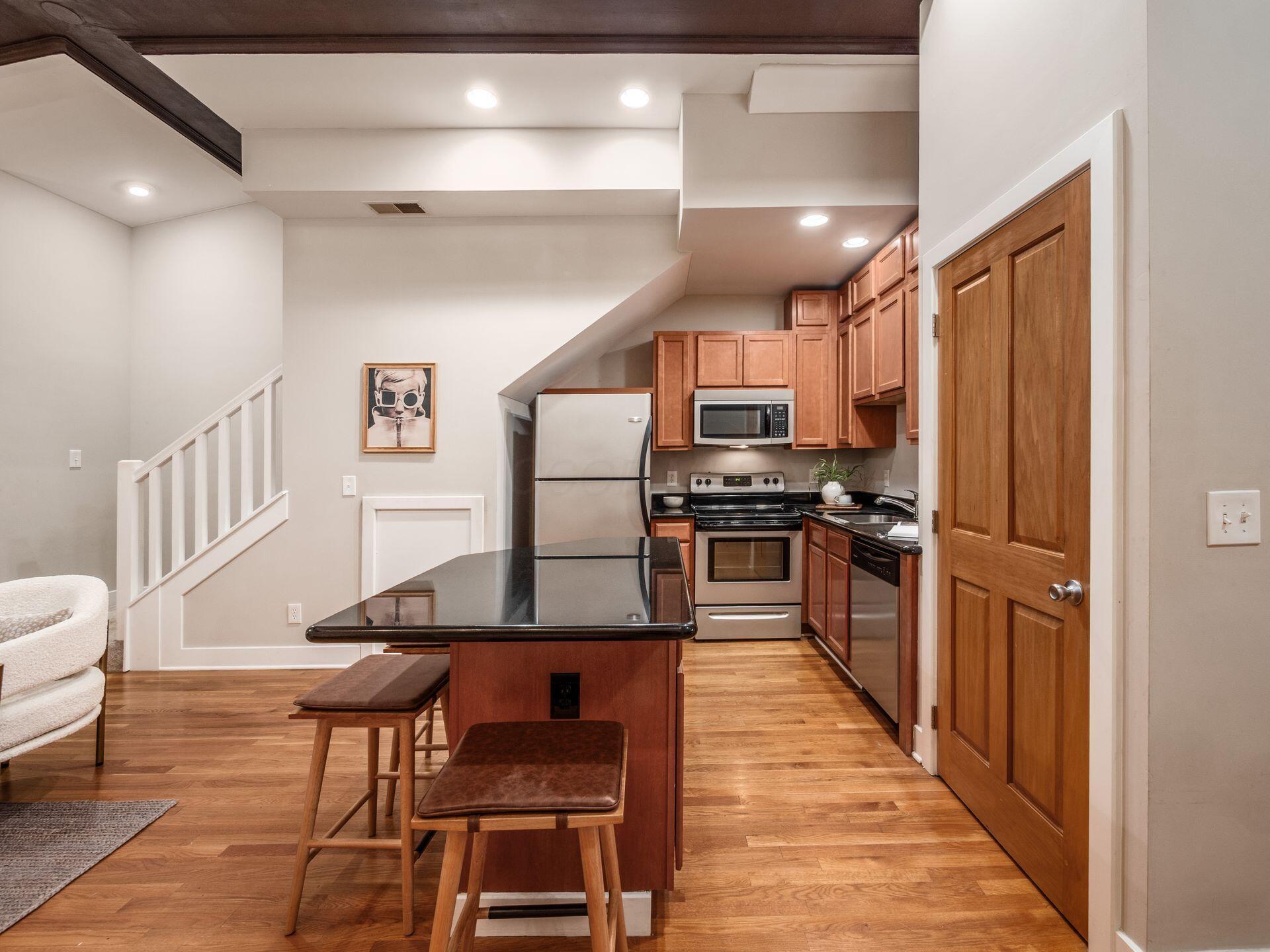 1276 N High Street, 402