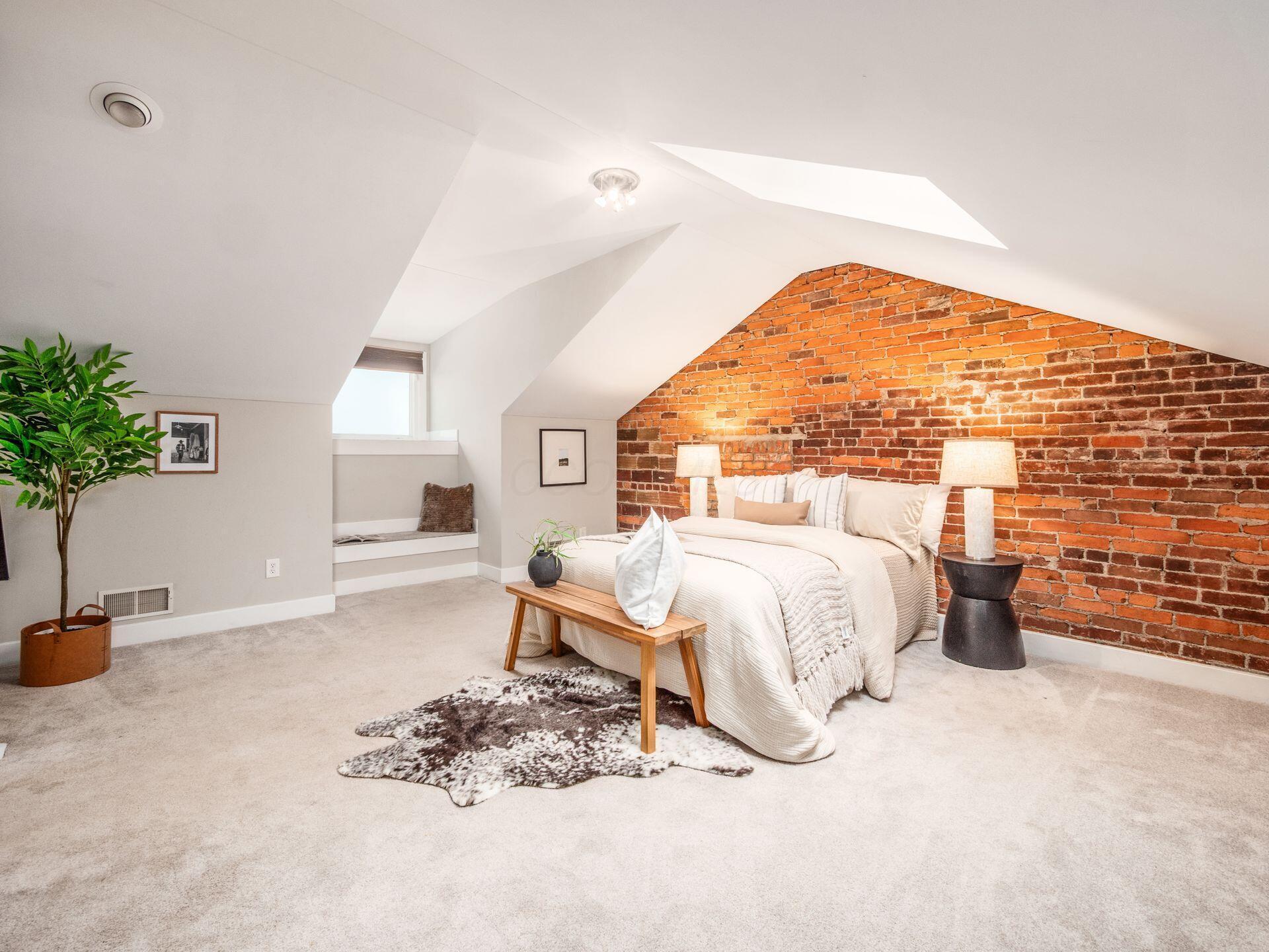 1276 N High Street, 402