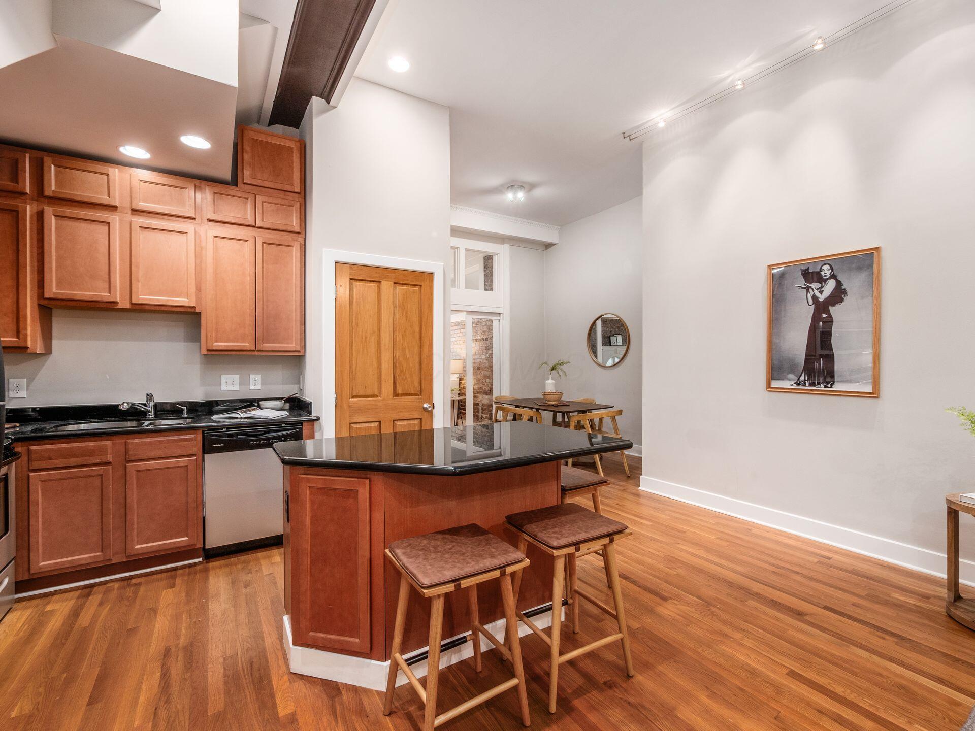 1276 N High Street, 402