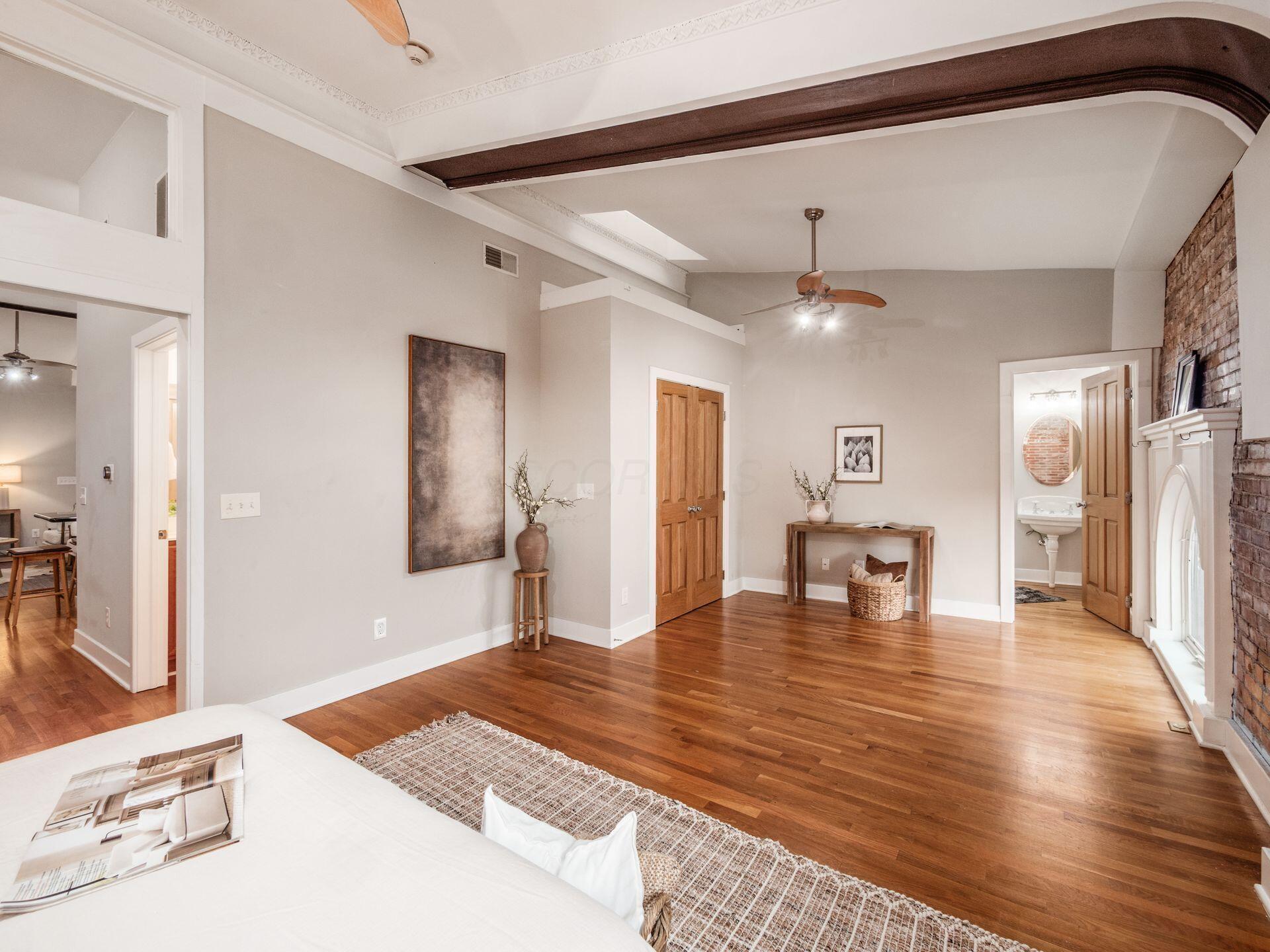 1276 N High Street, 402