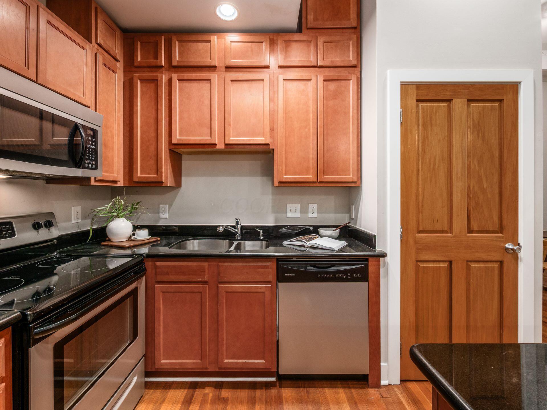 1276 N High Street, 402