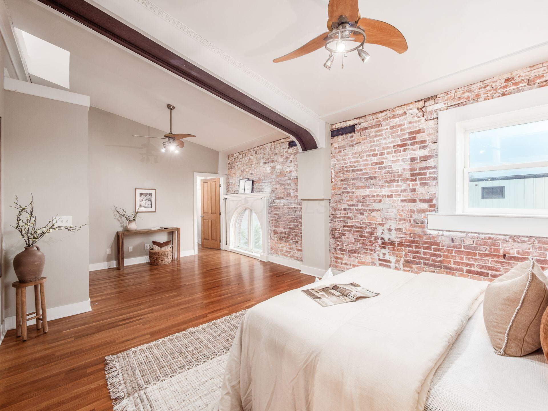 1276 N High Street, 402