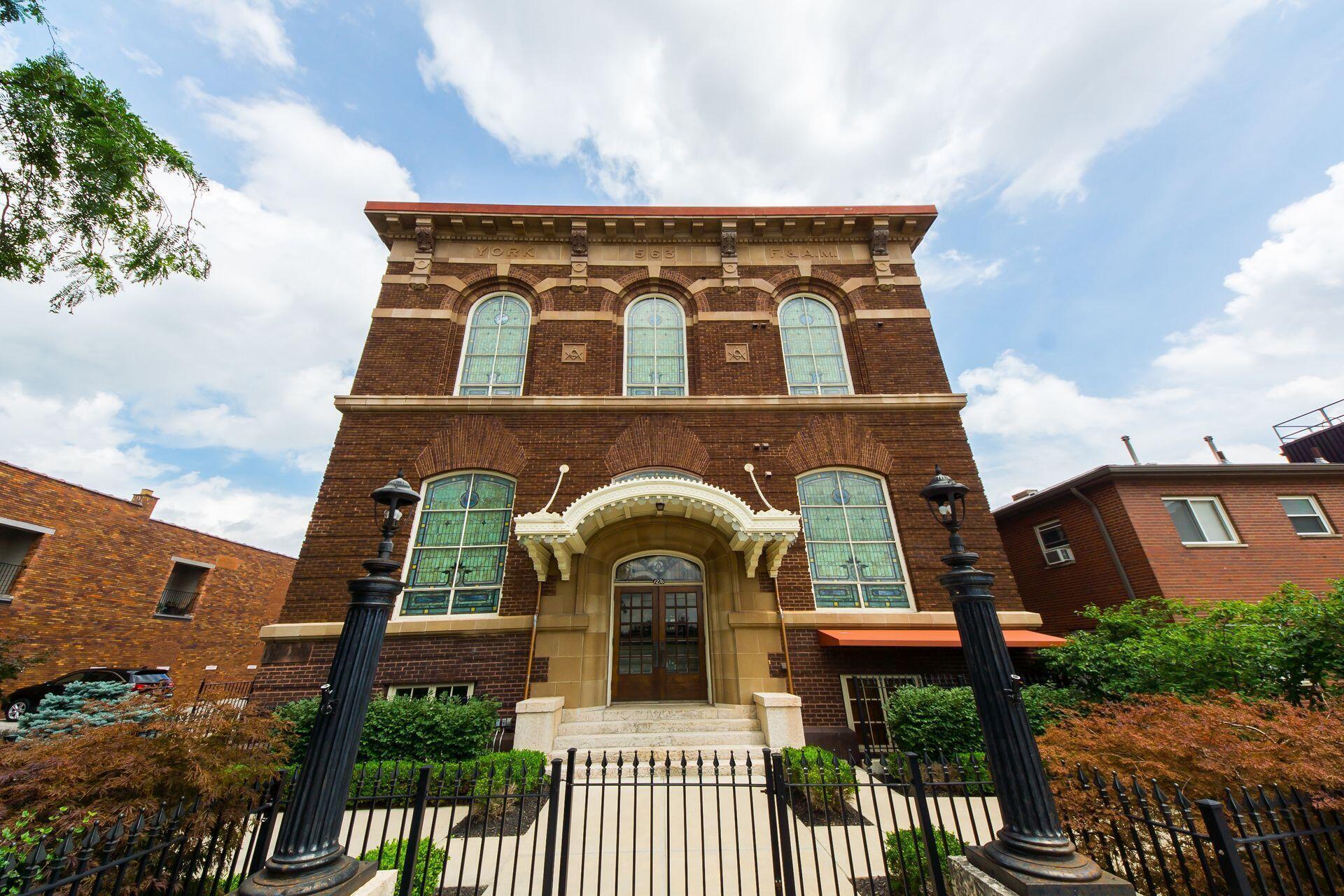 1276 N High Street, 402