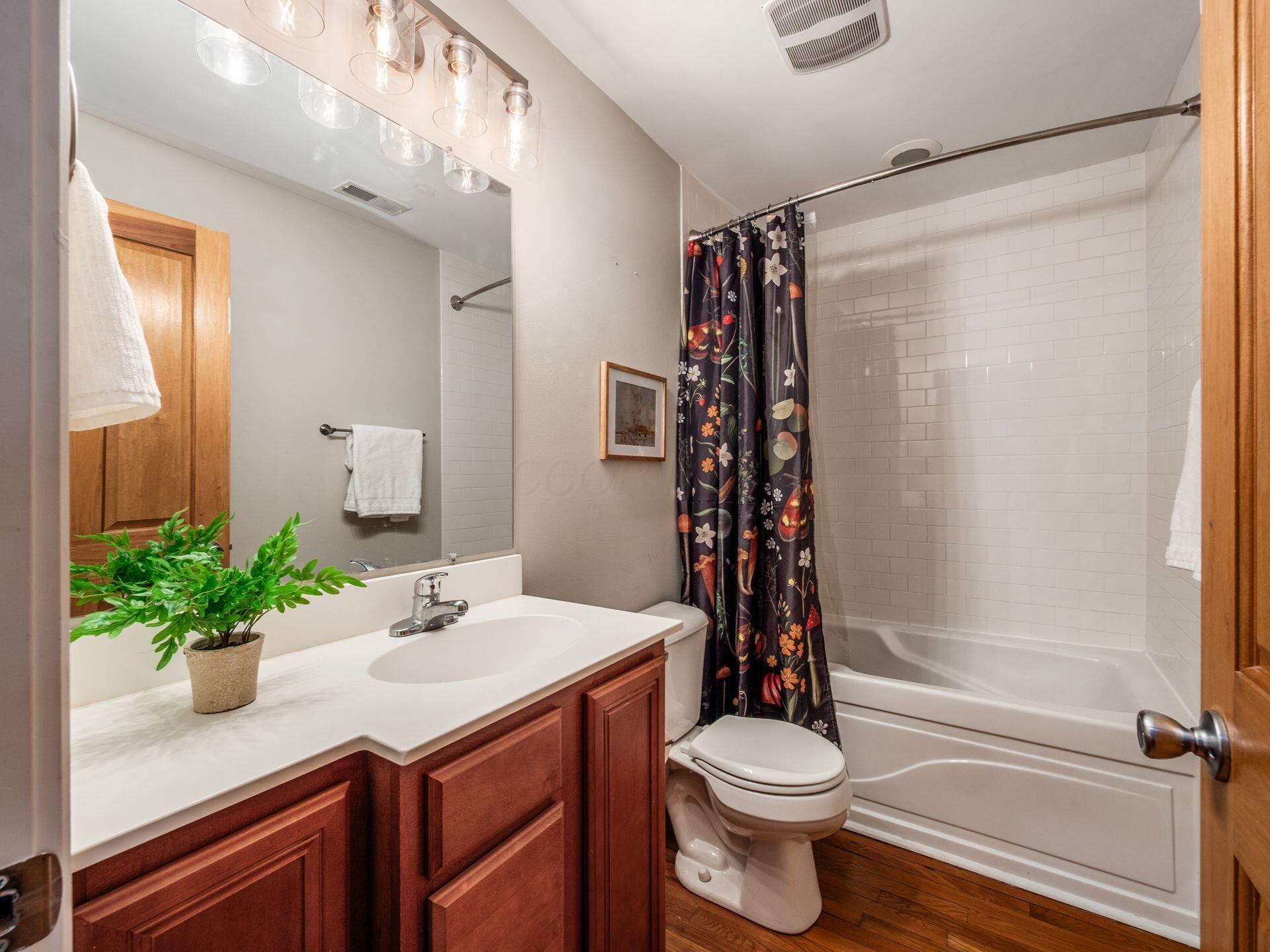 1276 N High Street, 402