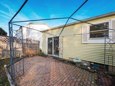 2103 Keller Place W