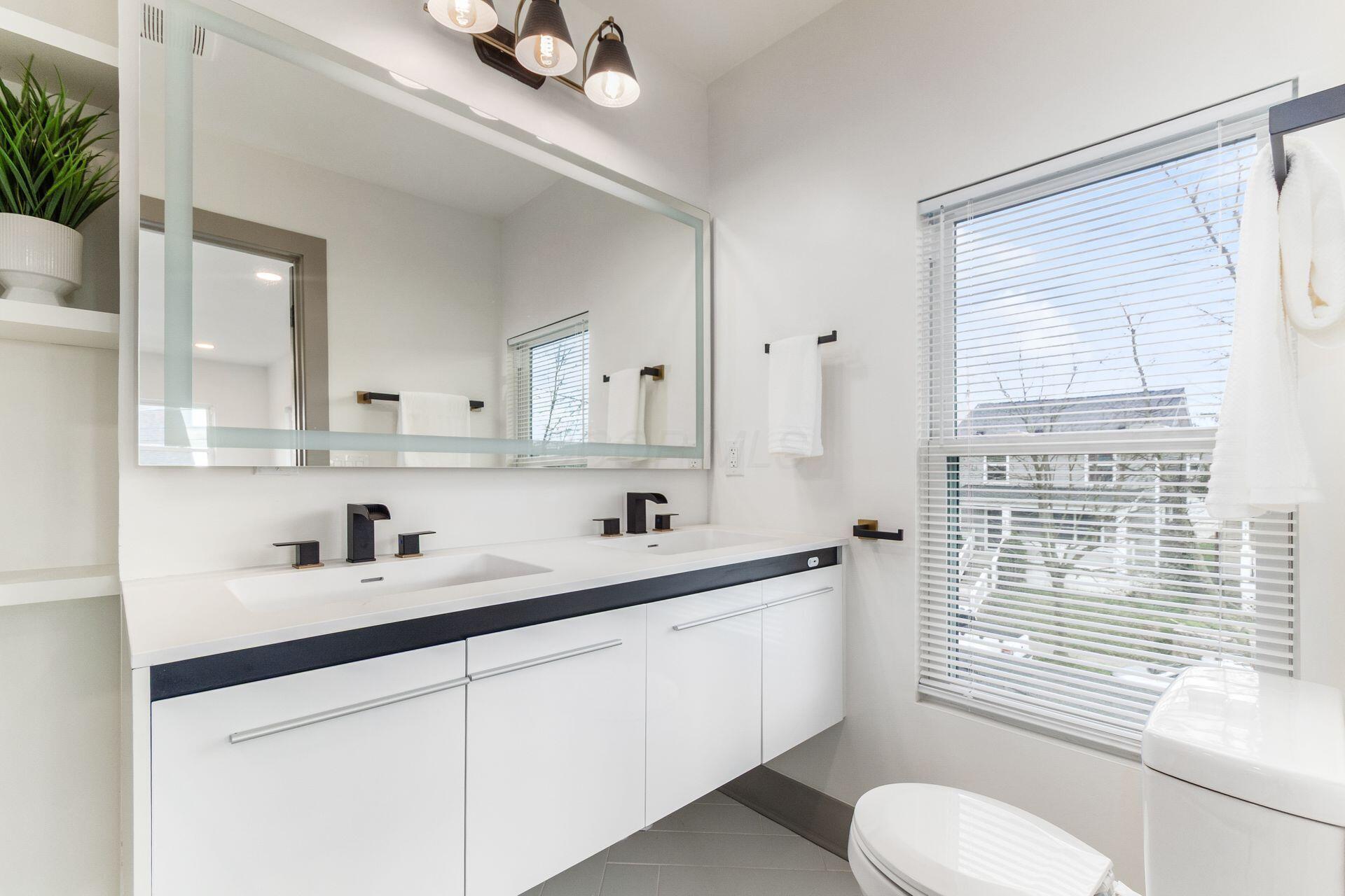 975 Carpenter Street