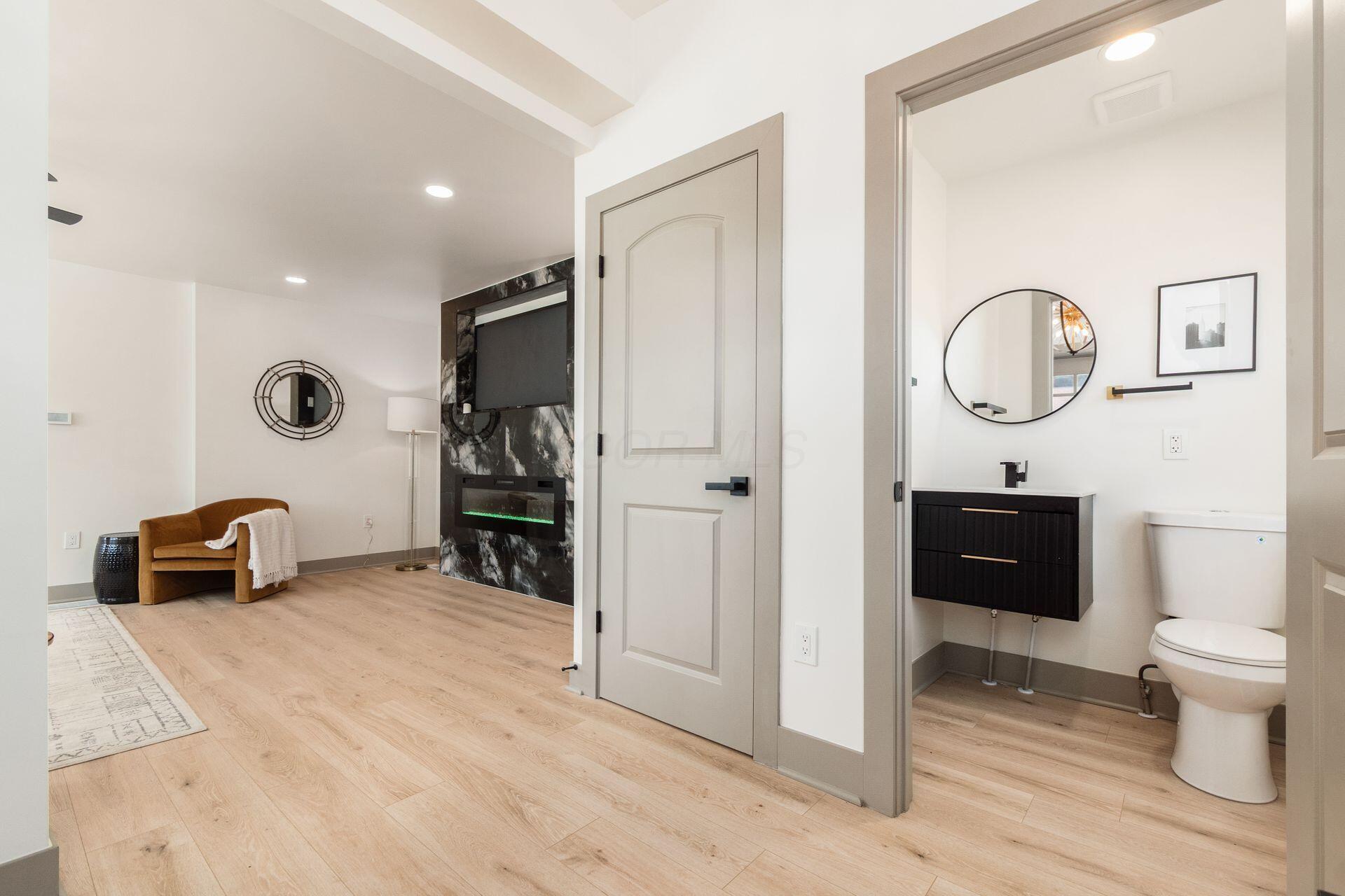 975 Carpenter Street