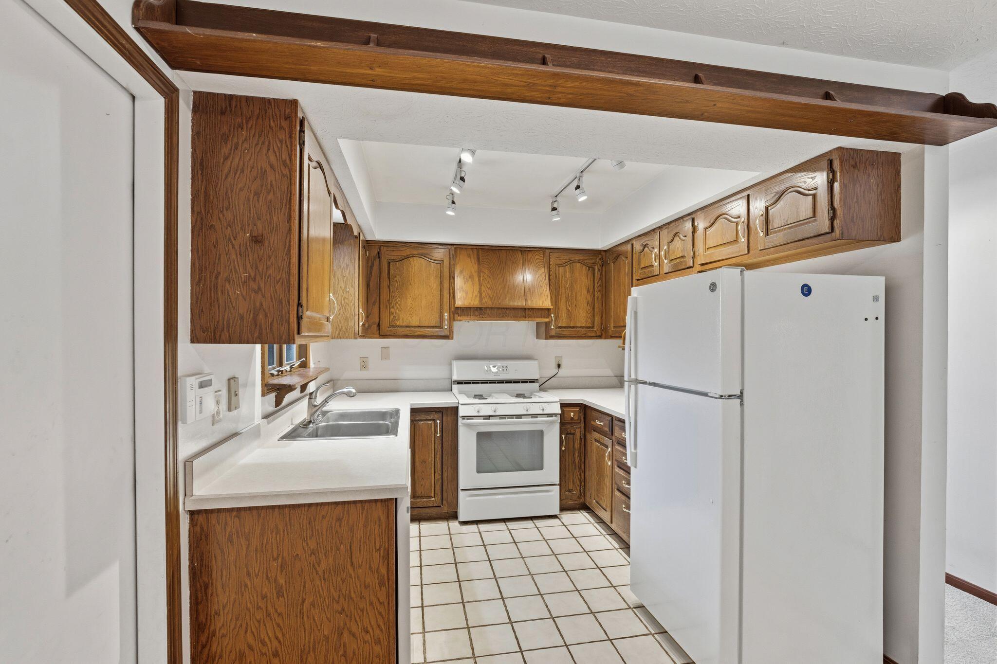 1445 Londondale