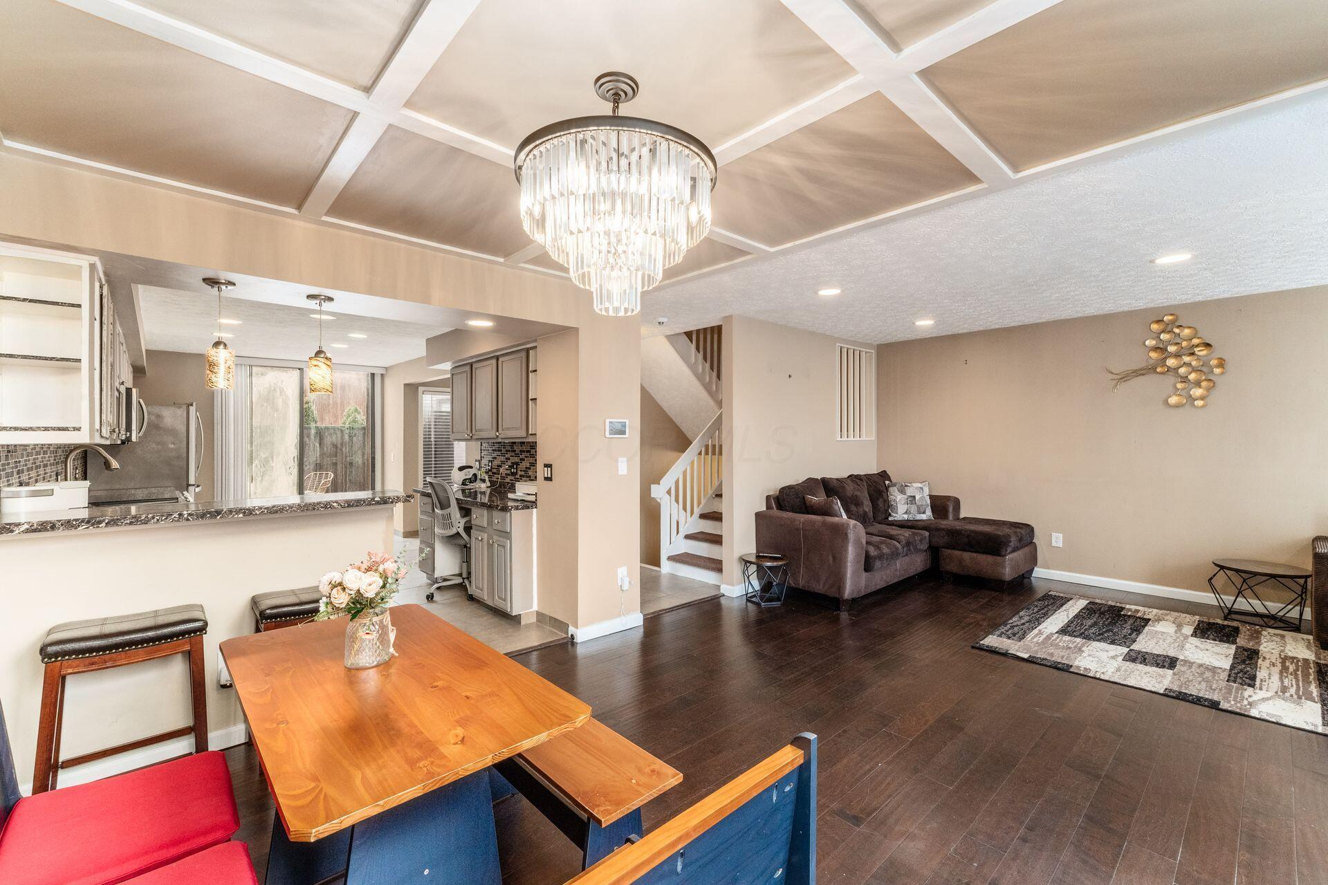 4828 Crazy Horse Lane, 2