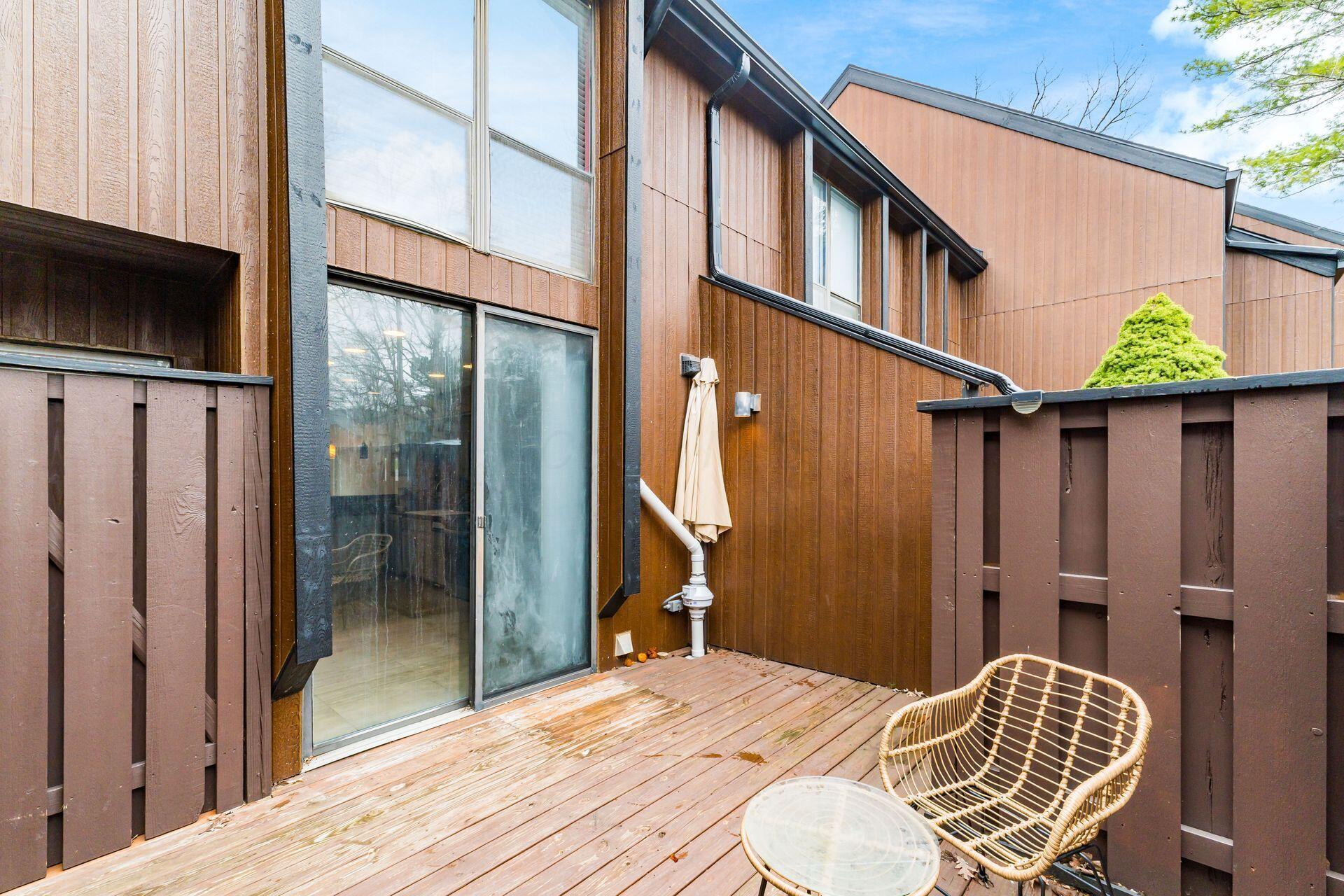 4828 Crazy Horse Lane, 2