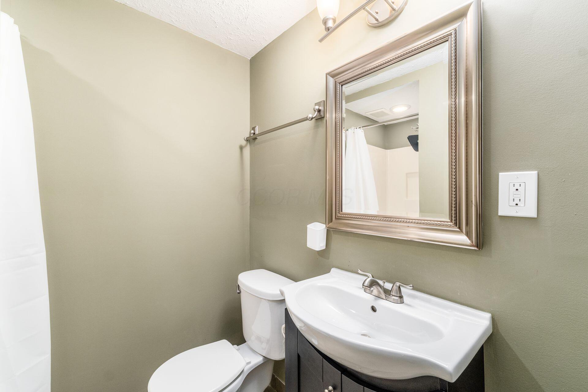 4828 Crazy Horse Lane, 2