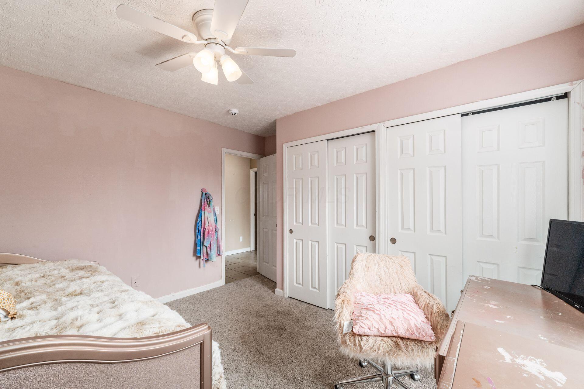 4828 Crazy Horse Lane, 2