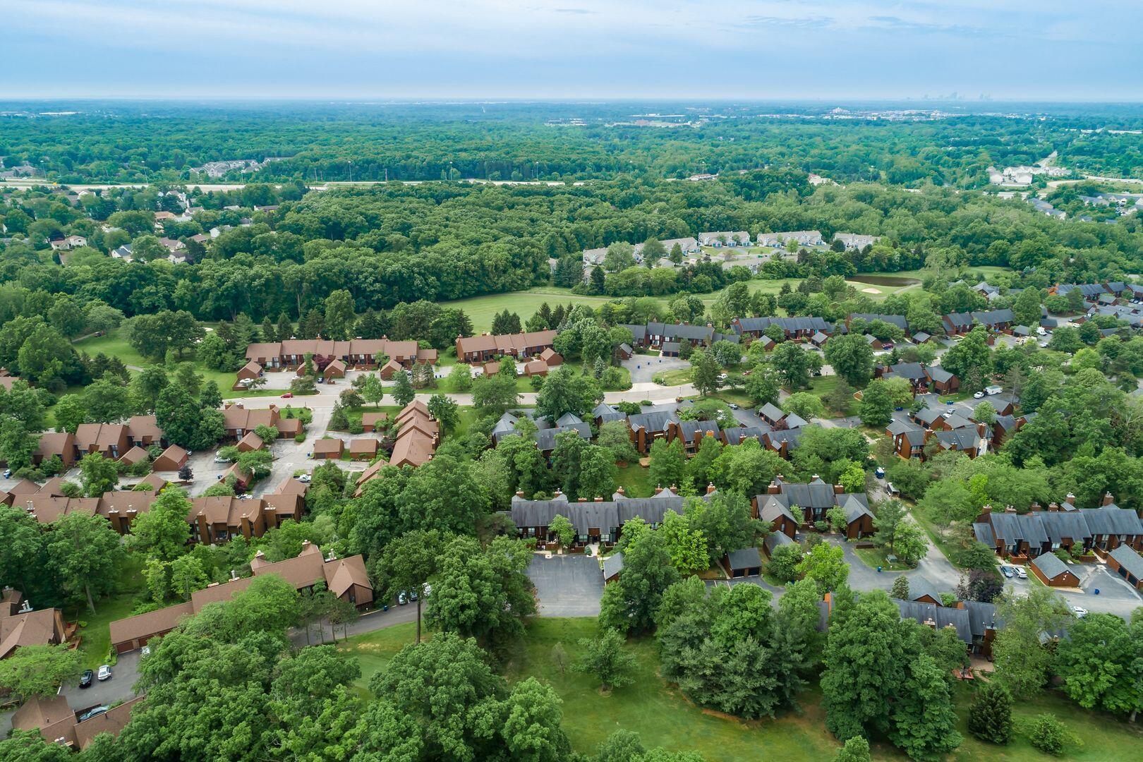 4828 Crazy Horse Lane, 2