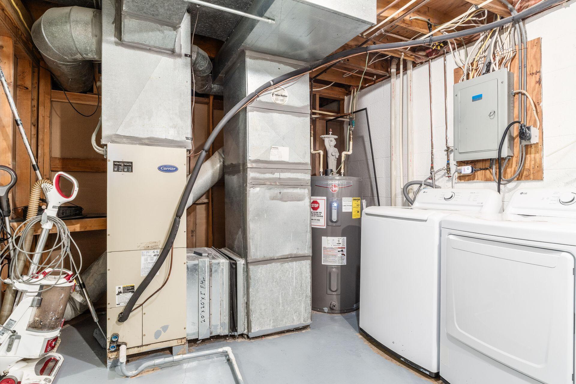 4828 Crazy Horse Lane, 2