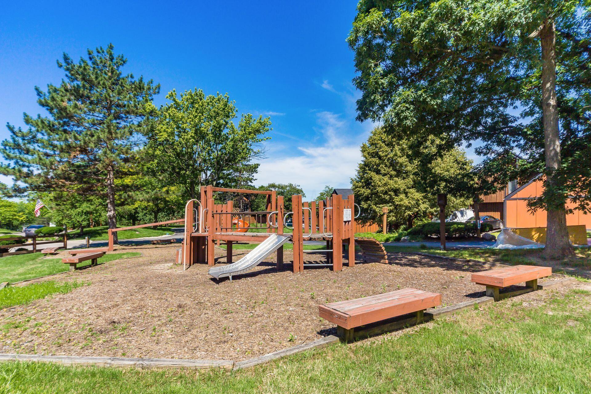 4828 Crazy Horse Lane, 2
