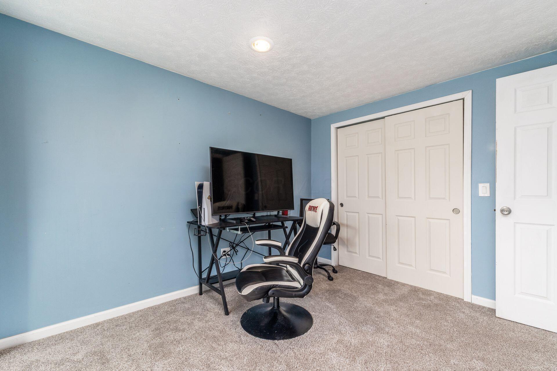 4828 Crazy Horse Lane, 2
