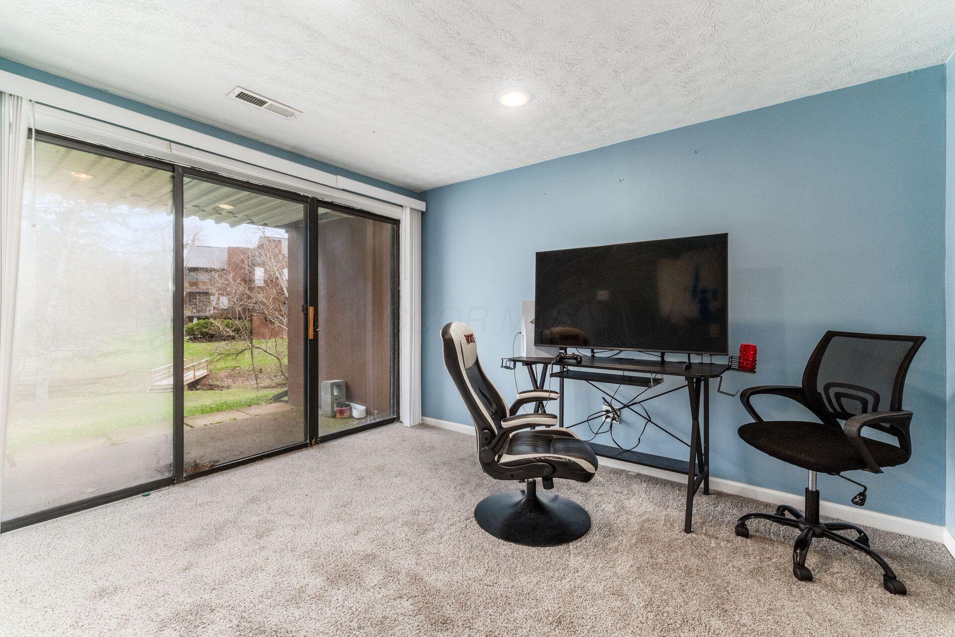 4828 Crazy Horse Lane, 2