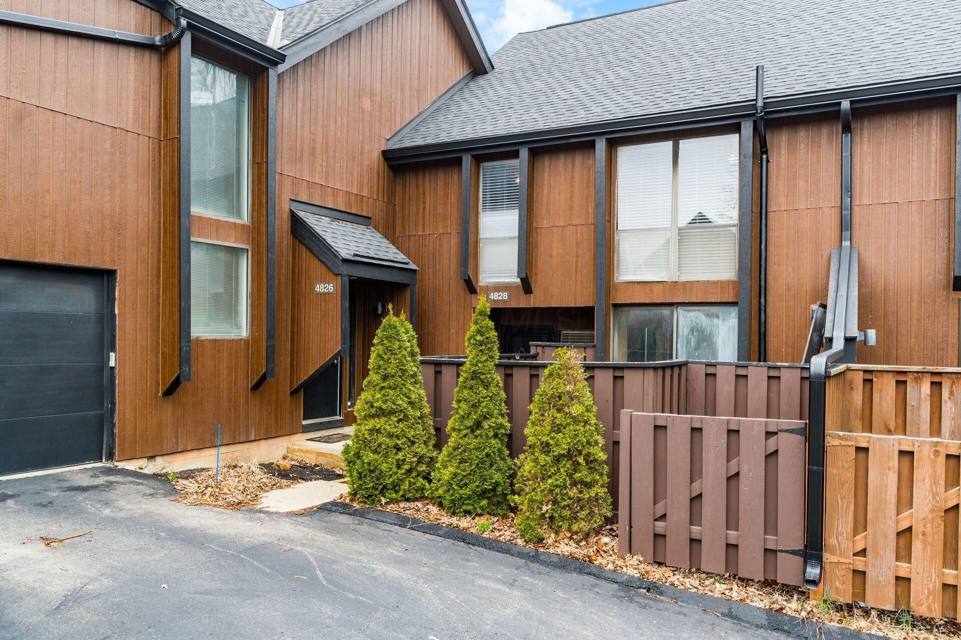 4828 Crazy Horse Lane, 2