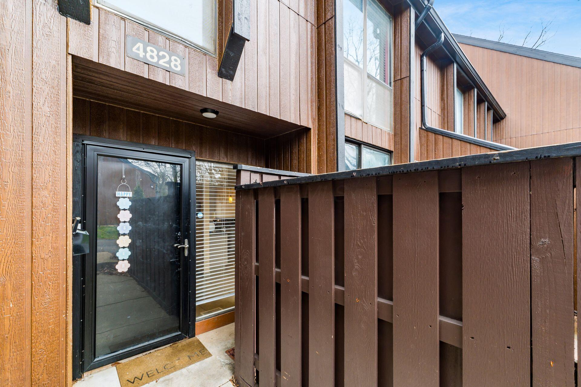 4828 Crazy Horse Lane, 2