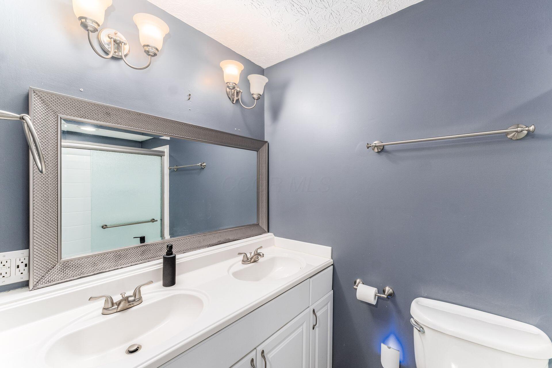 4828 Crazy Horse Lane, 2