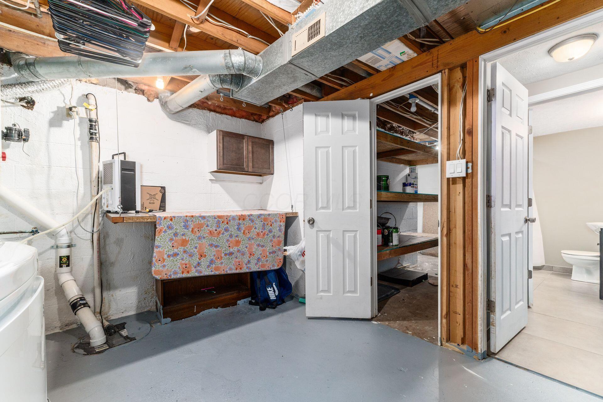 4828 Crazy Horse Lane, 2