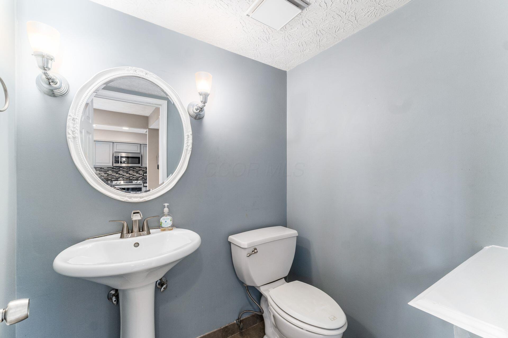 4828 Crazy Horse Lane, 2