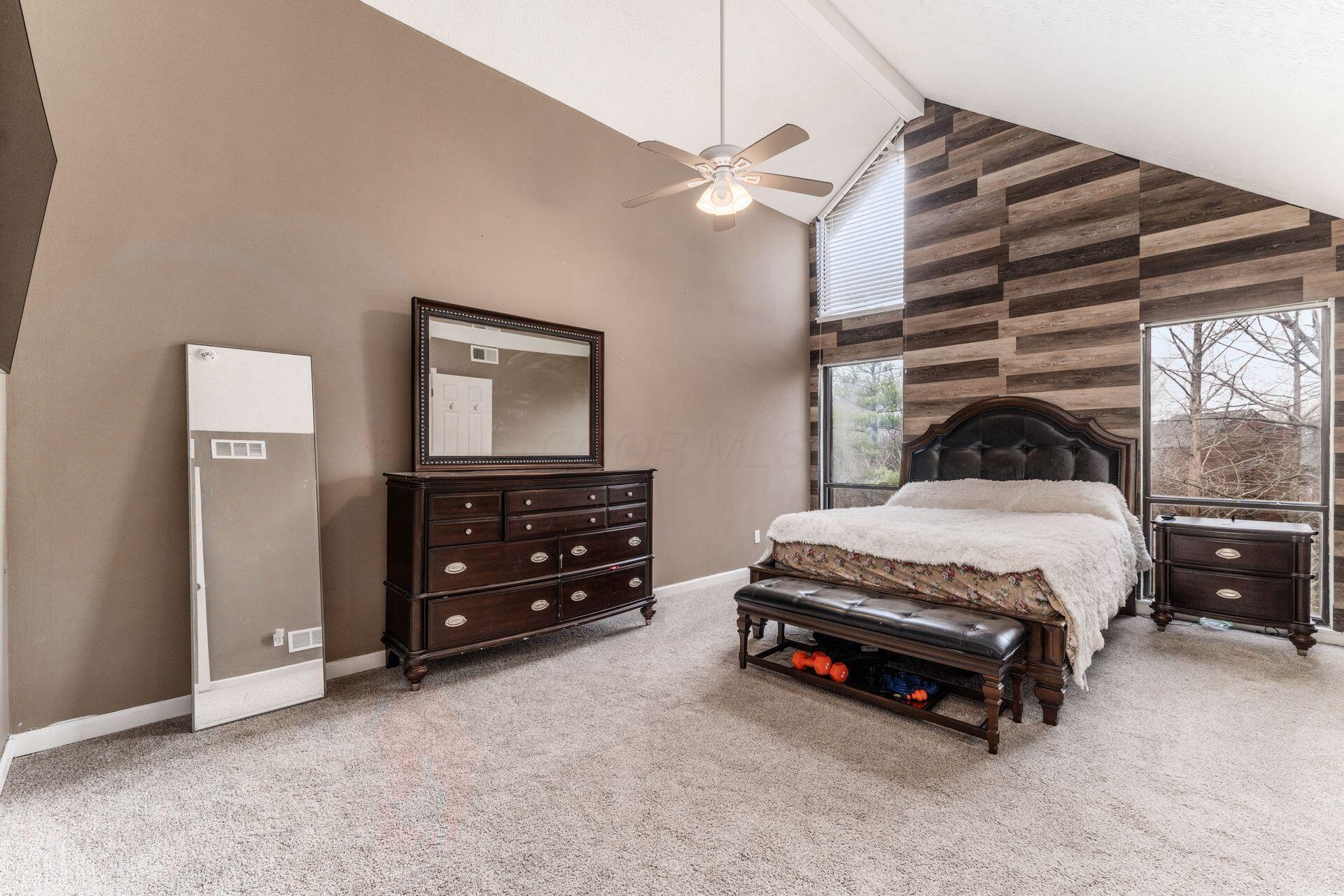 4828 Crazy Horse Lane, 2