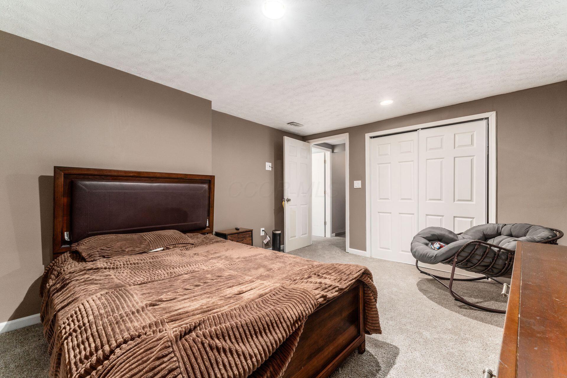 4828 Crazy Horse Lane, 2