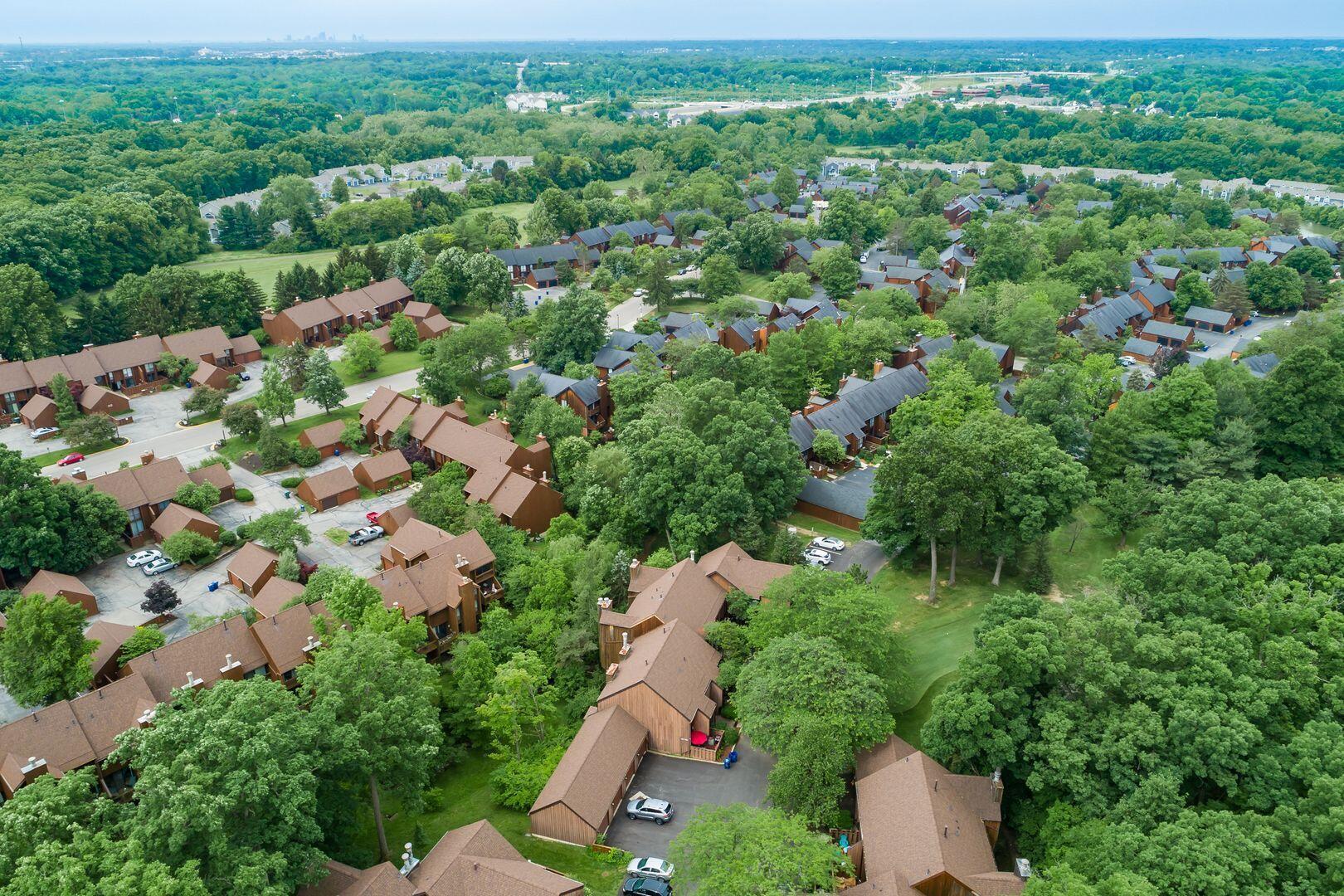 4828 Crazy Horse Lane, 2