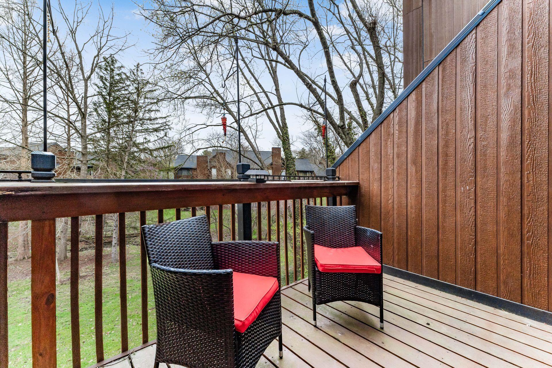 4828 Crazy Horse Lane, 2