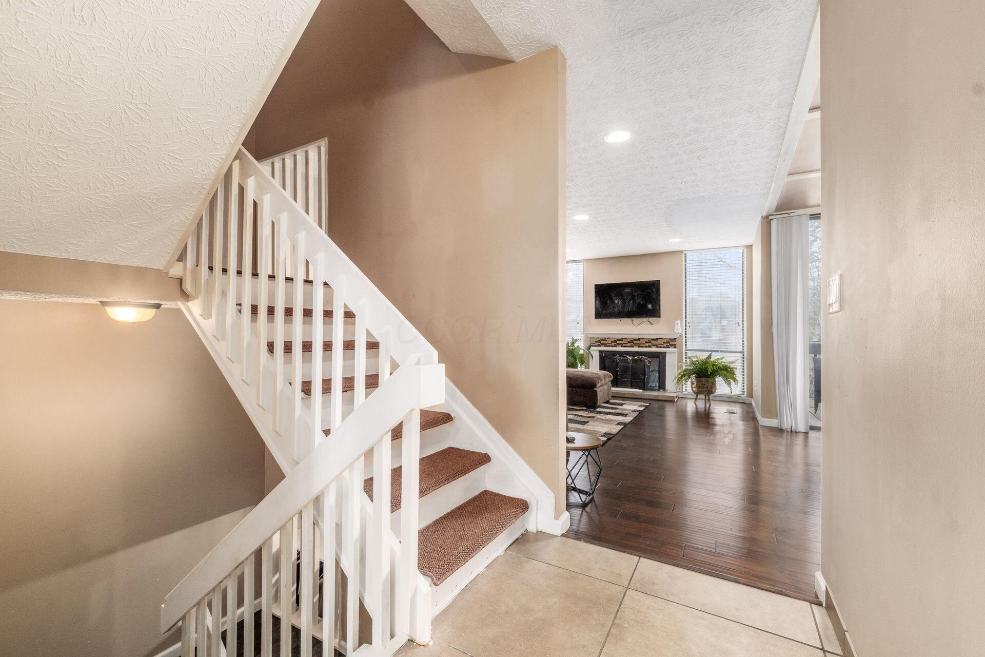 4828 Crazy Horse Lane, 2