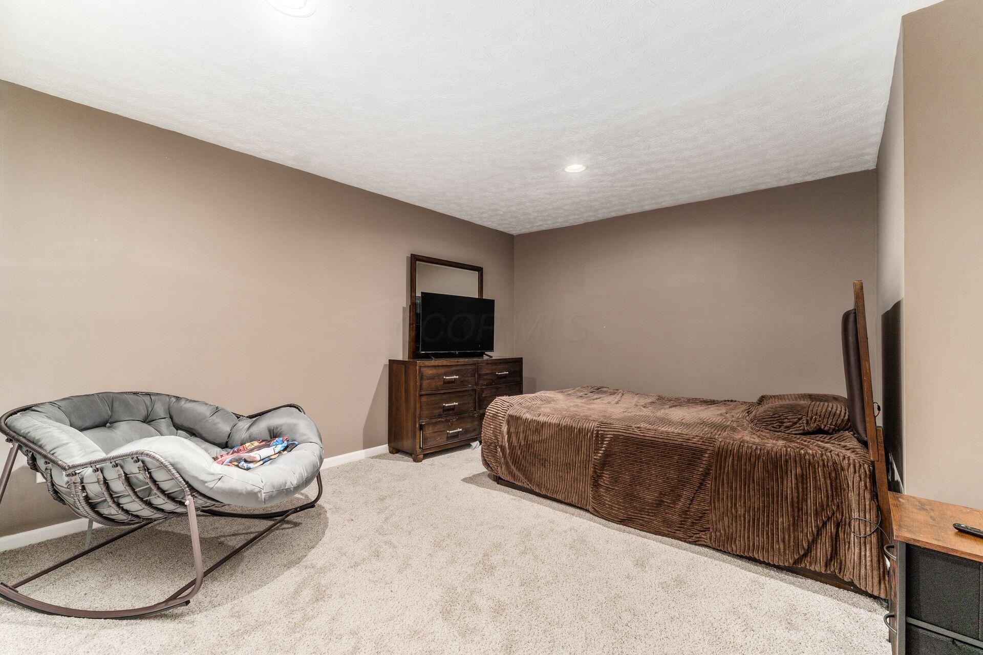 4828 Crazy Horse Lane, 2