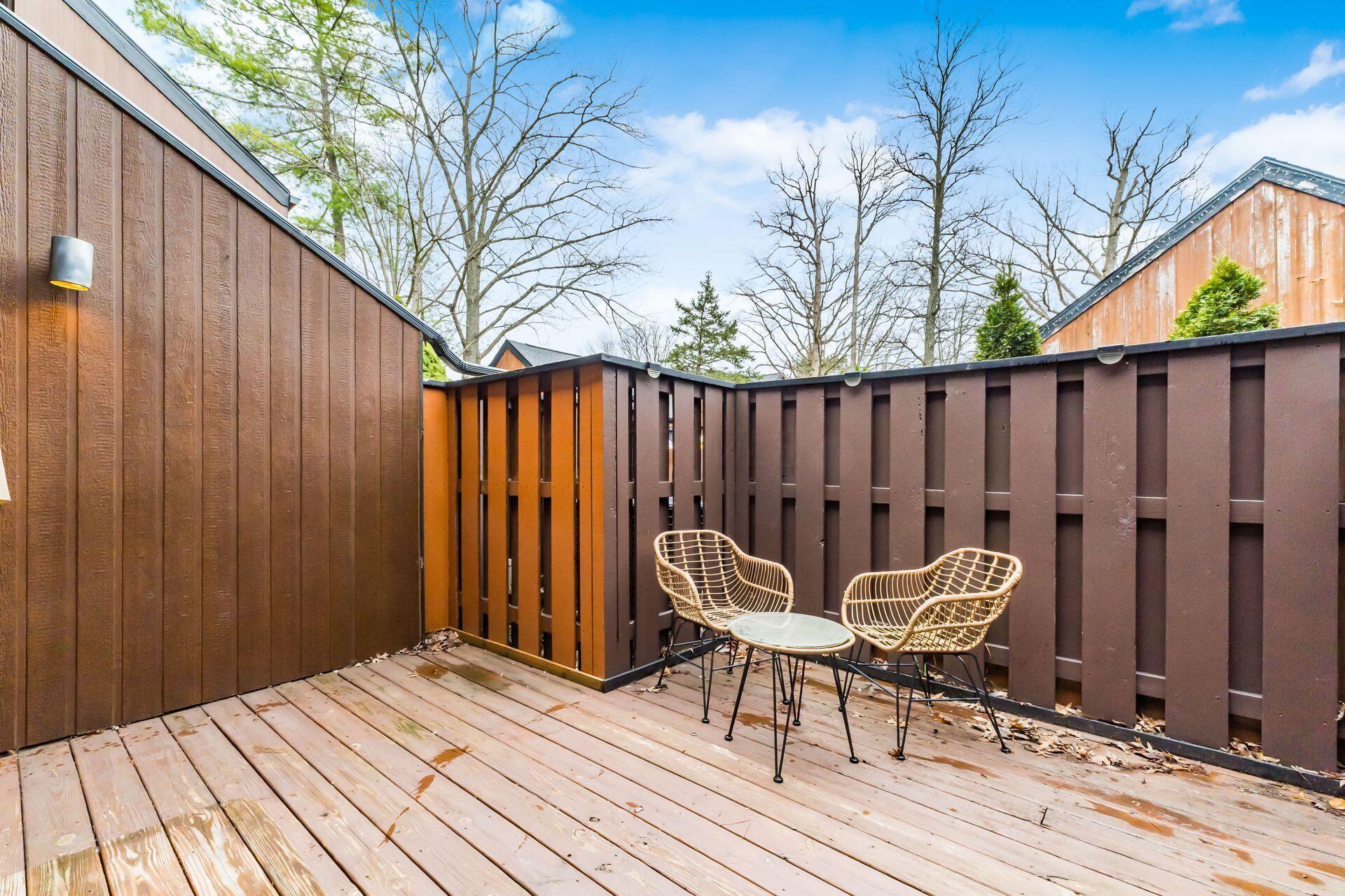 4828 Crazy Horse Lane, 2