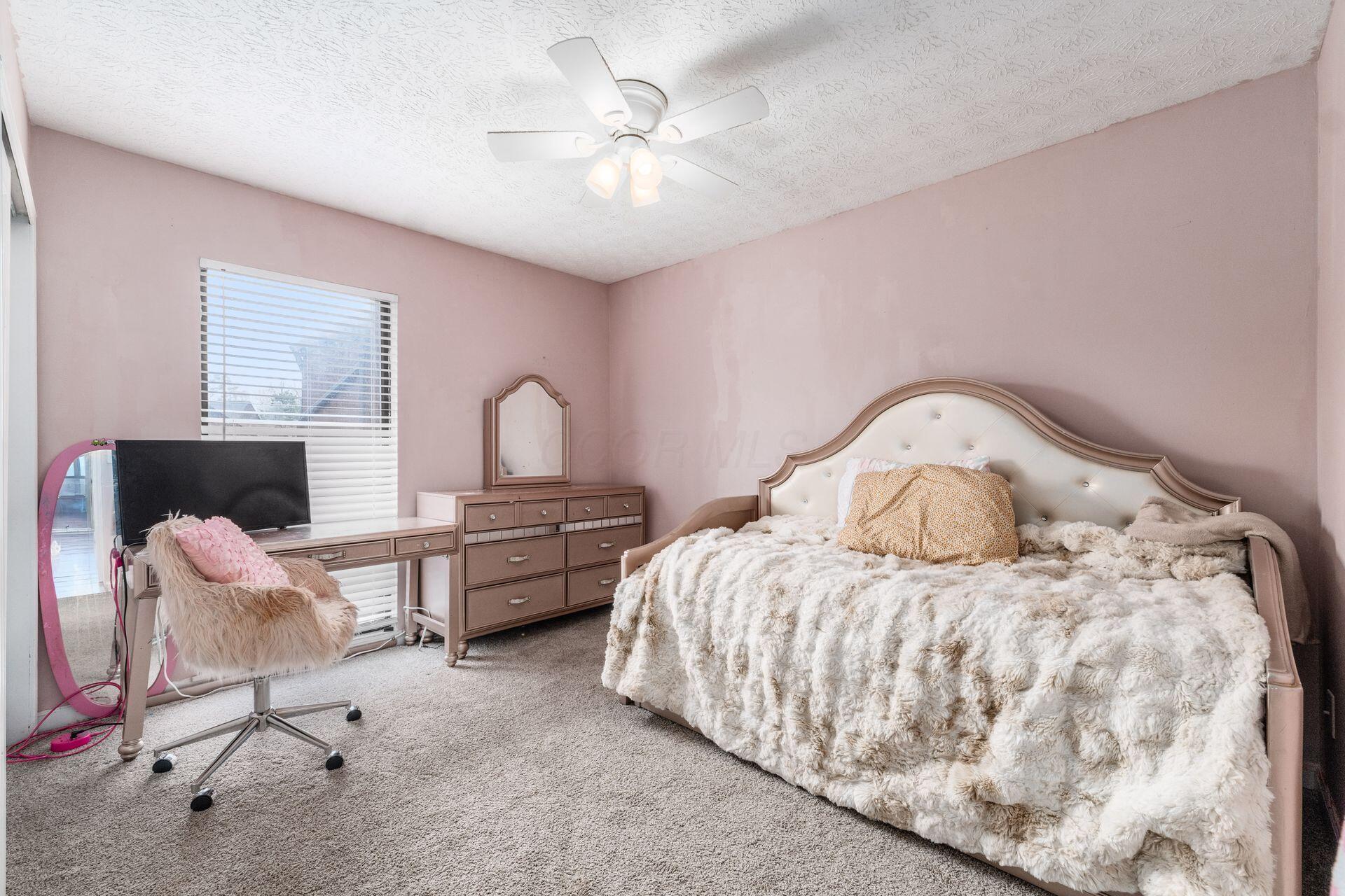 4828 Crazy Horse Lane, 2