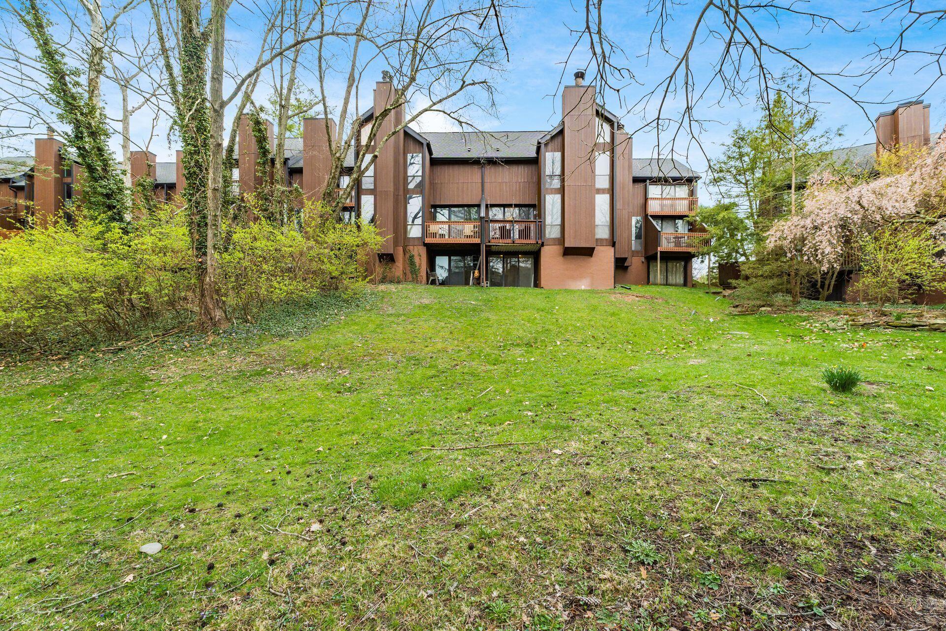 4828 Crazy Horse Lane, 2