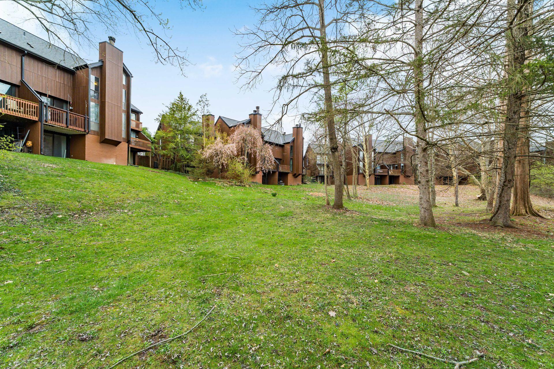 4828 Crazy Horse Lane, 2