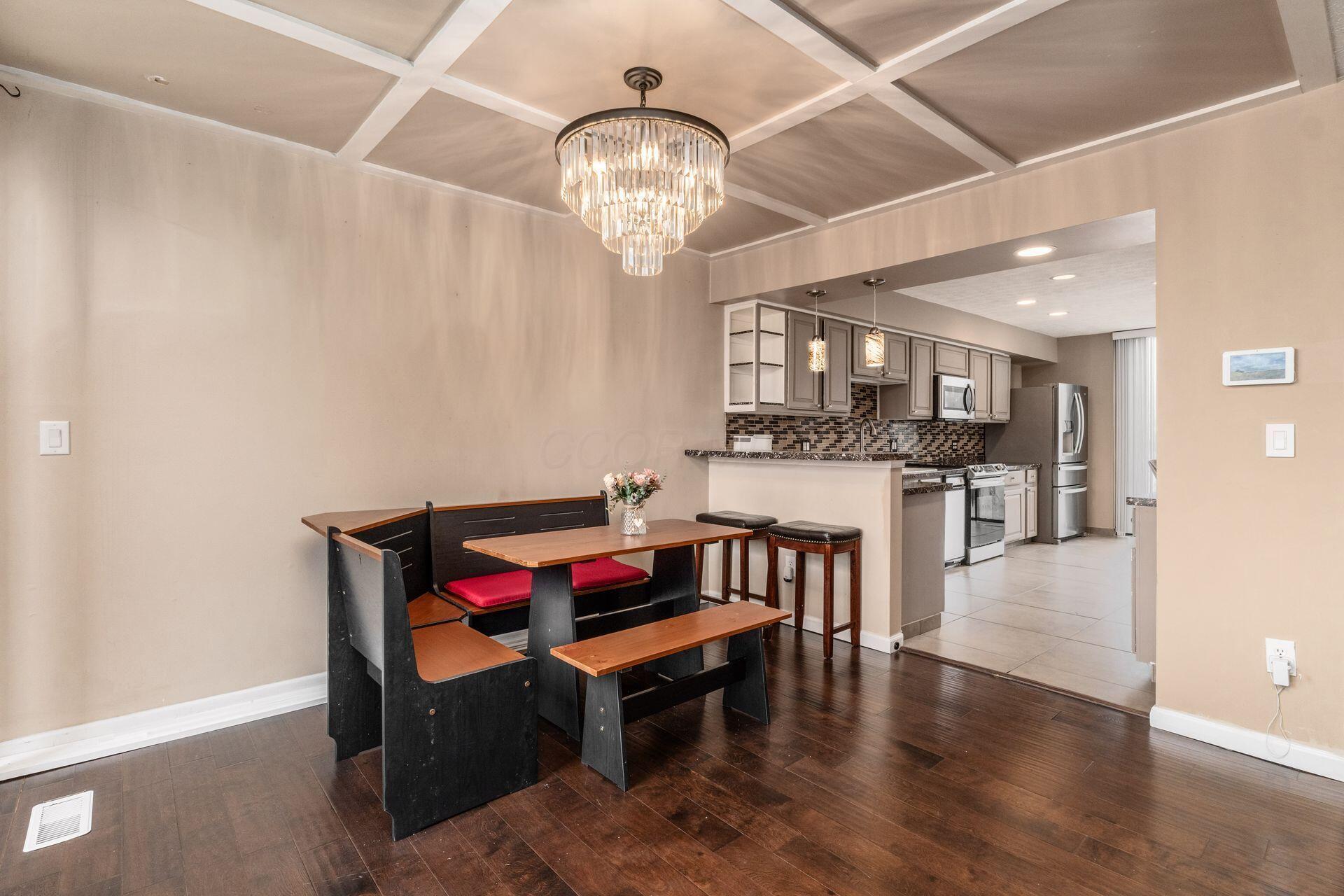 4828 Crazy Horse Lane, 2