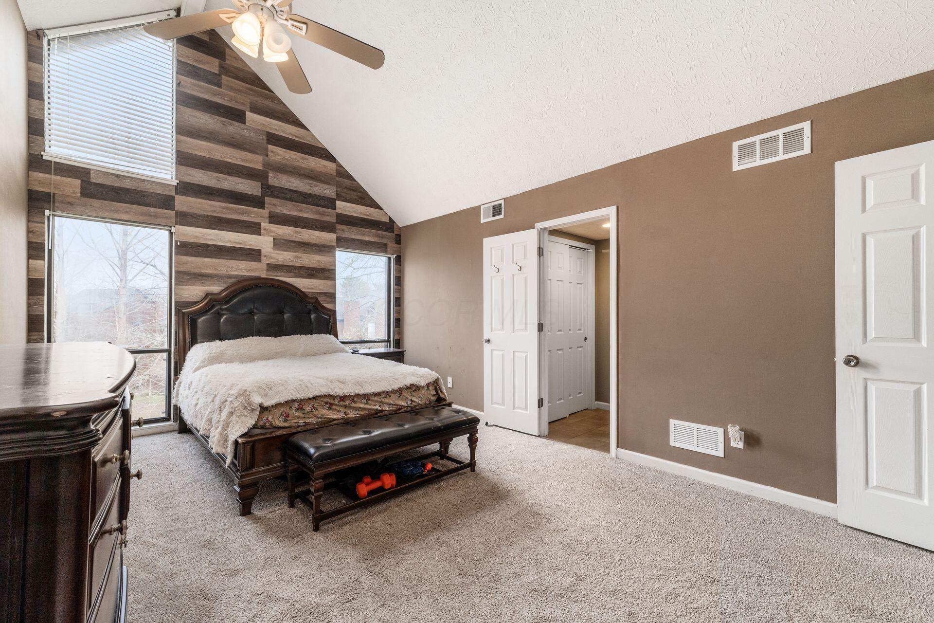 4828 Crazy Horse Lane, 2