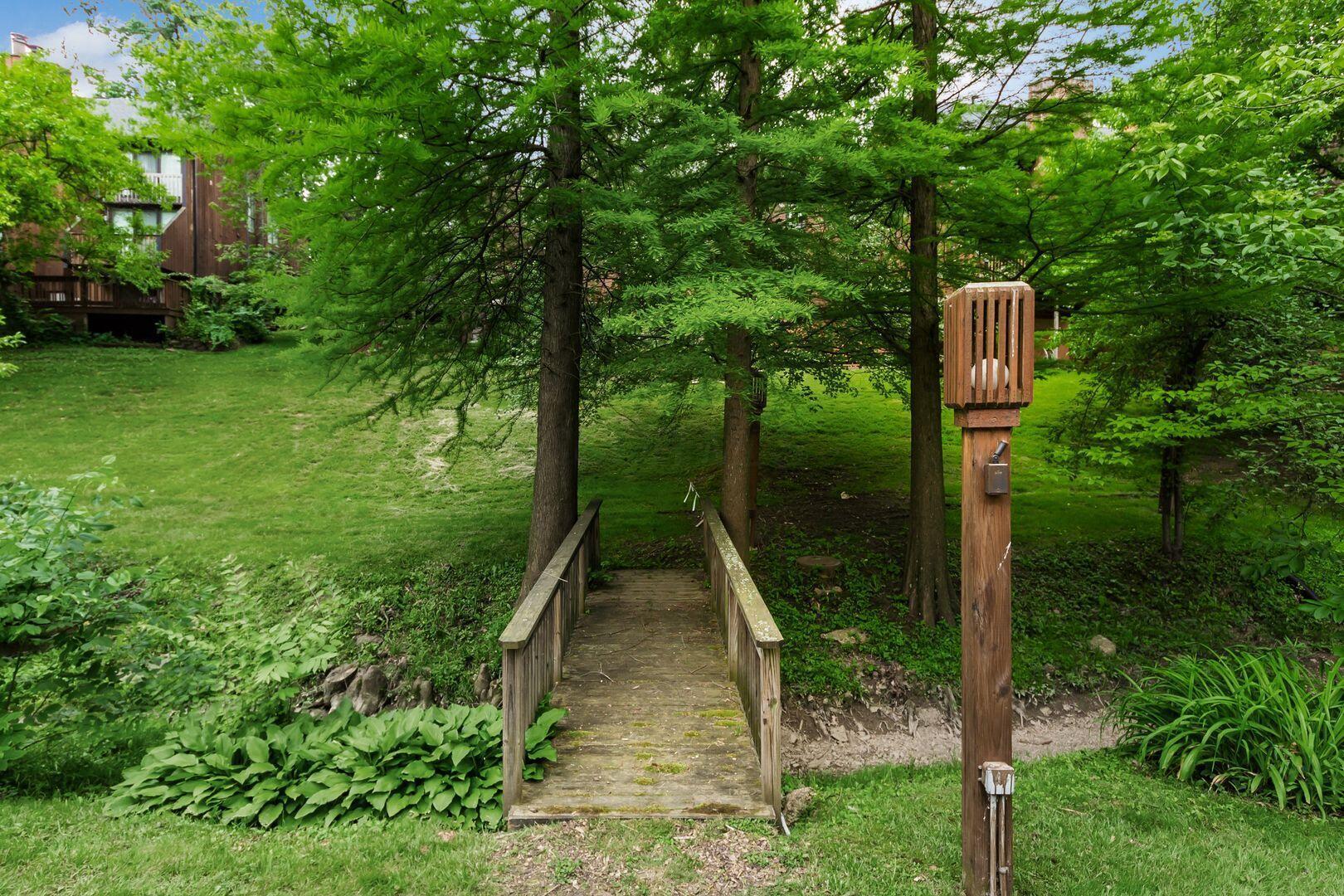 4828 Crazy Horse Lane, 2