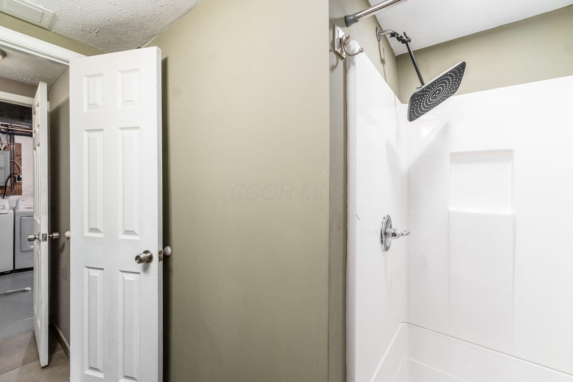 4828 Crazy Horse Lane, 2