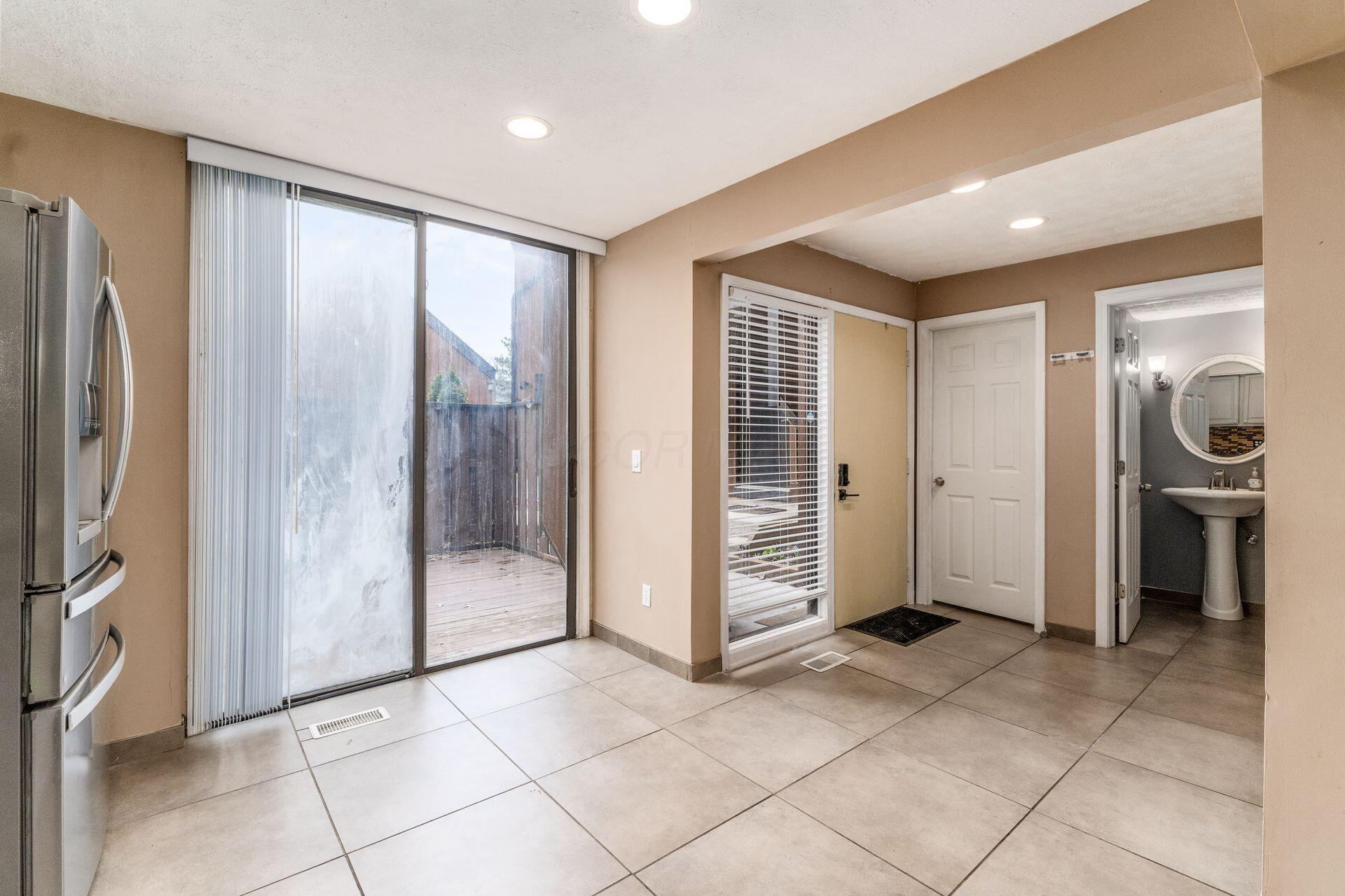 4828 Crazy Horse Lane, 2