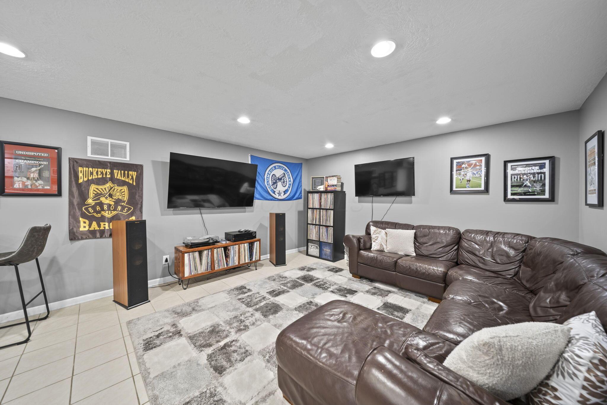 5532 Crenton Drive