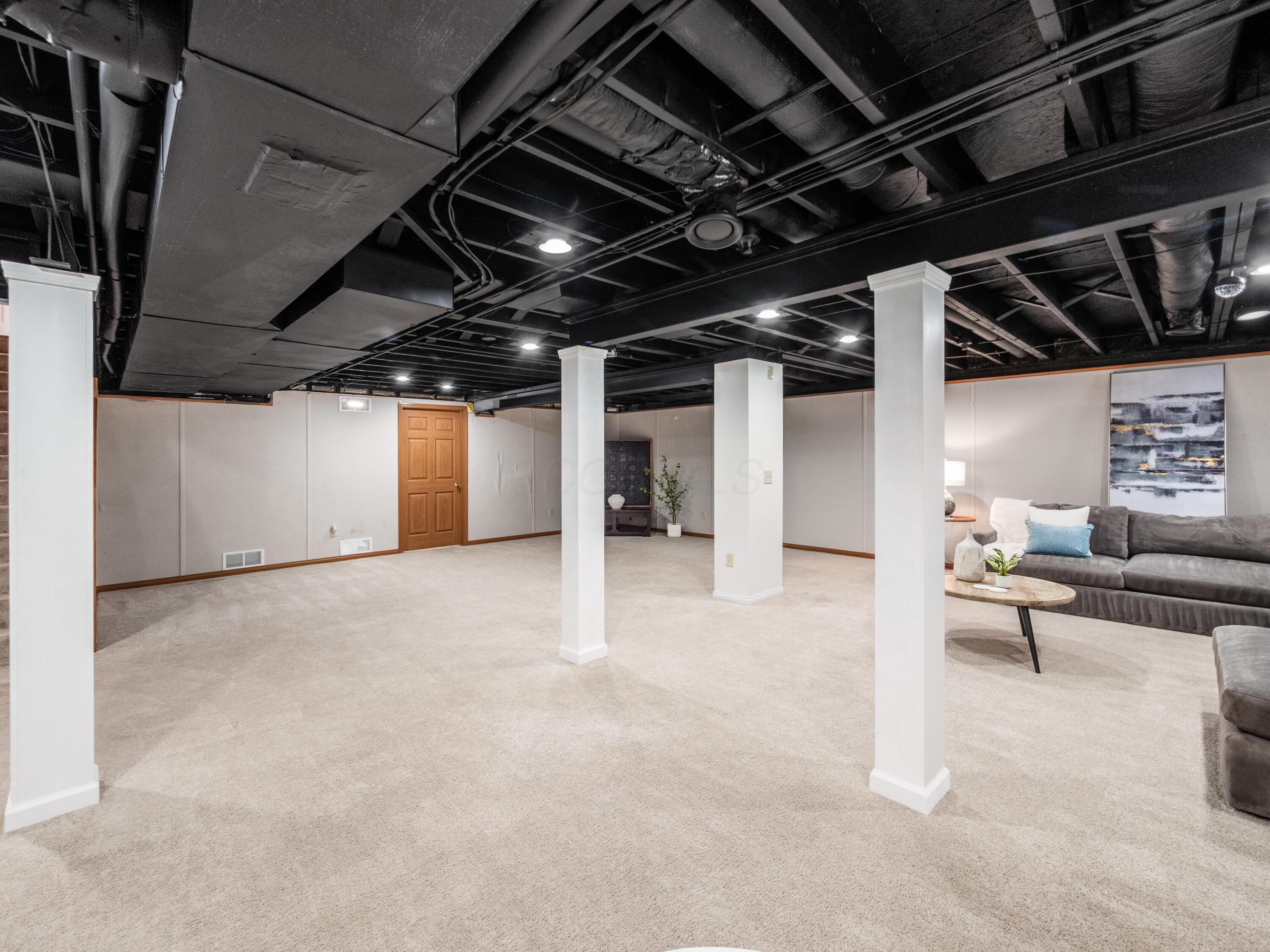 5695 Medallion Drive E