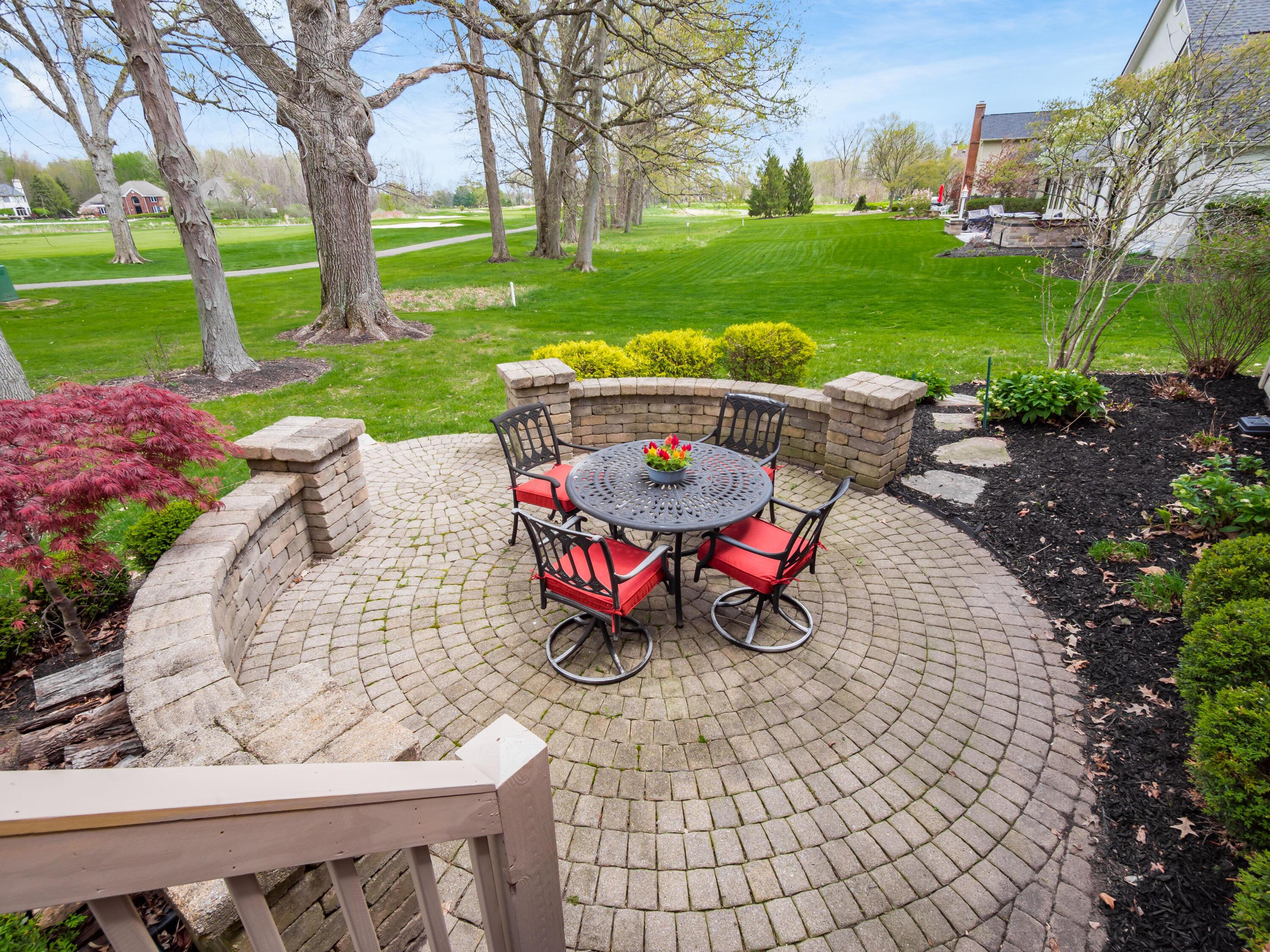 5695 Medallion Drive E