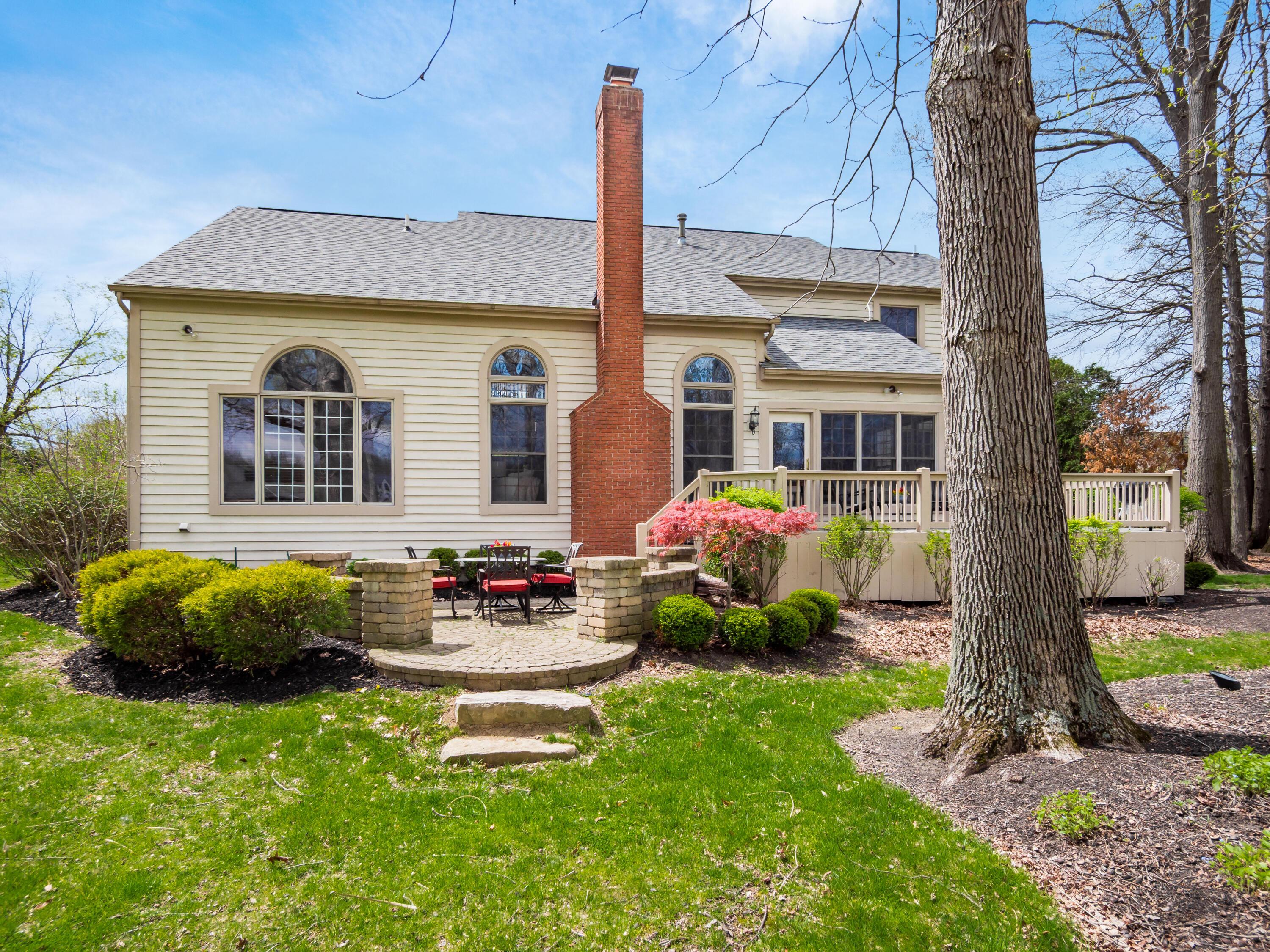 5695 Medallion Drive E