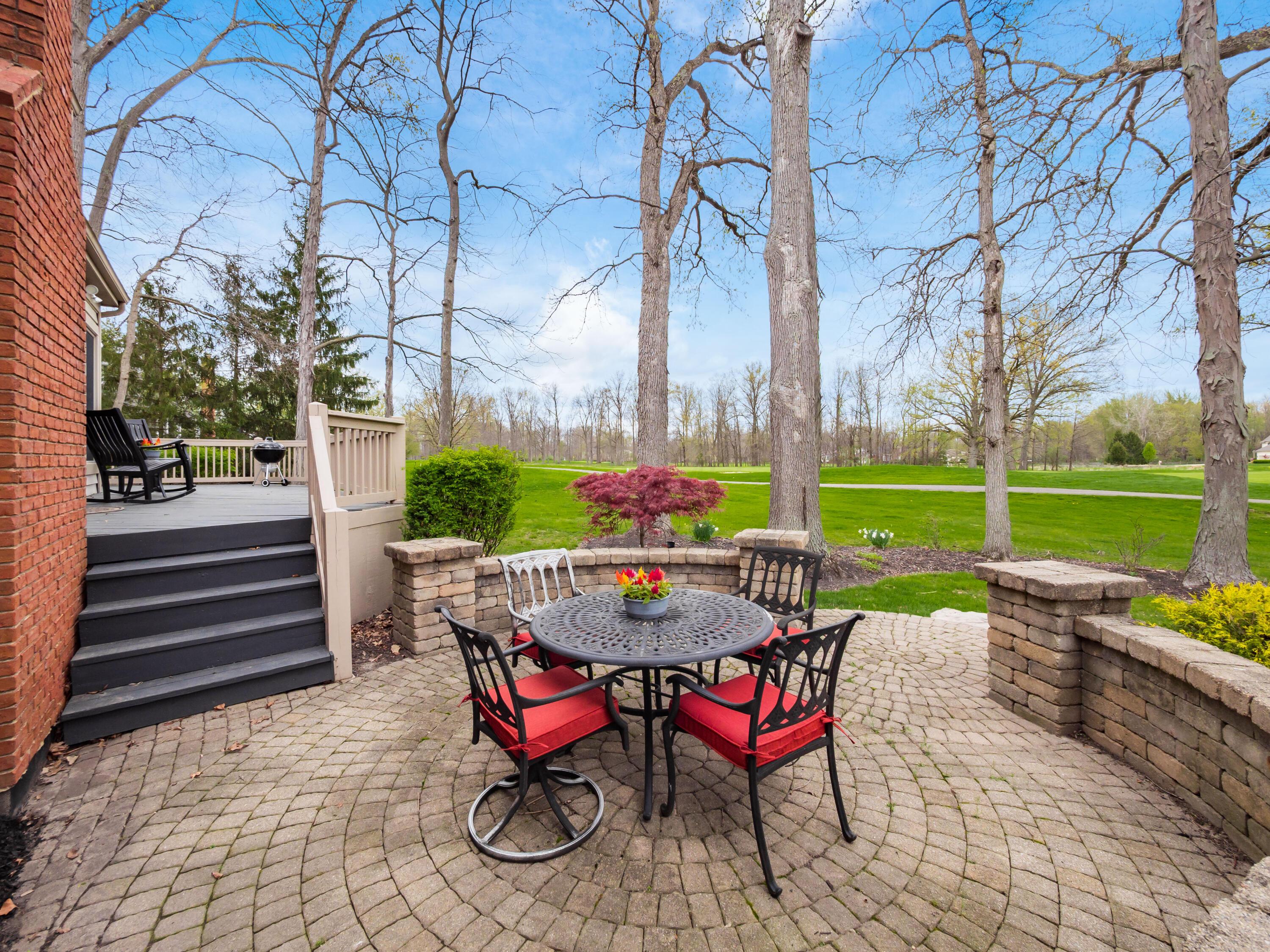5695 Medallion Drive E