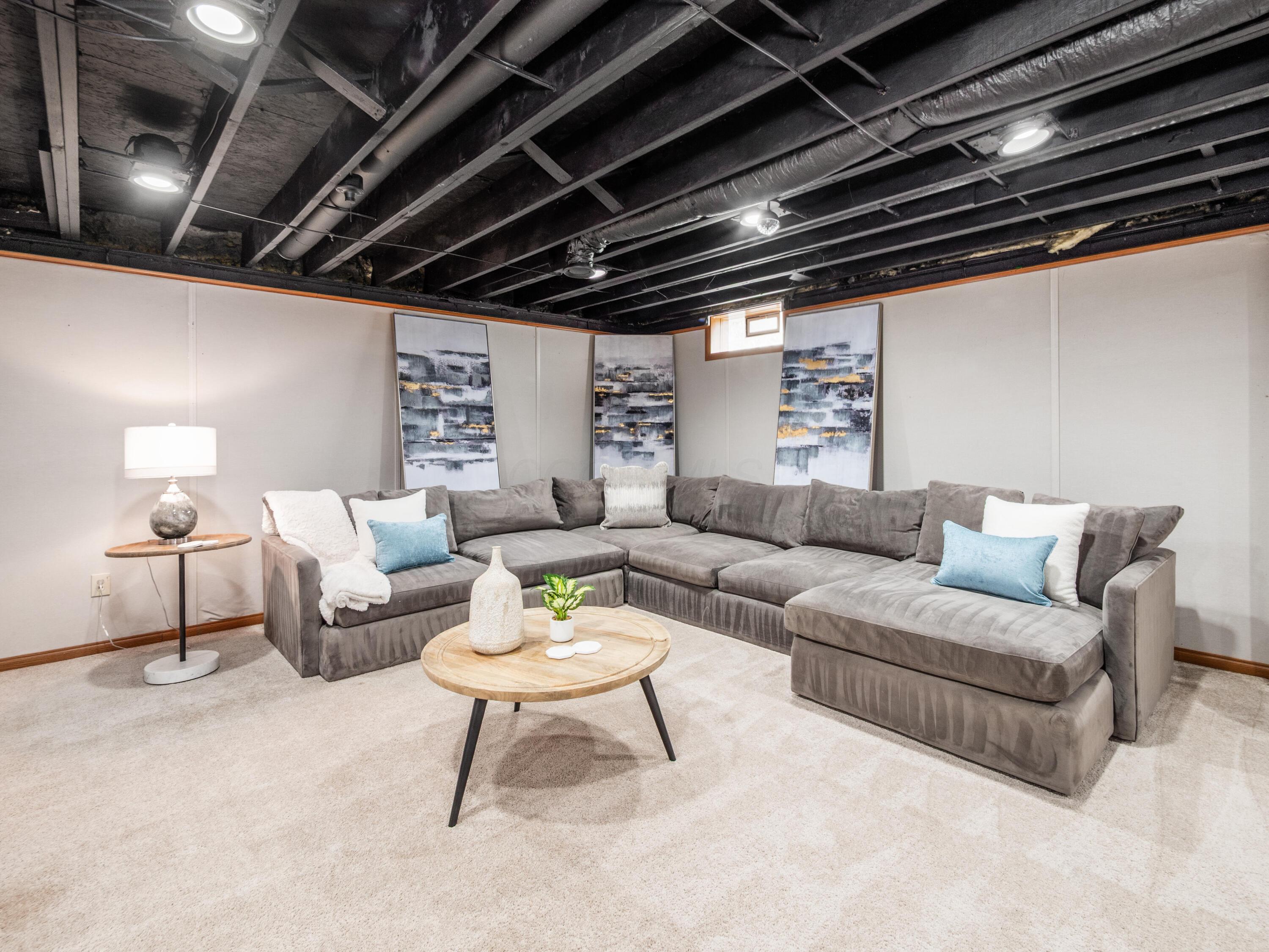 5695 Medallion Drive E