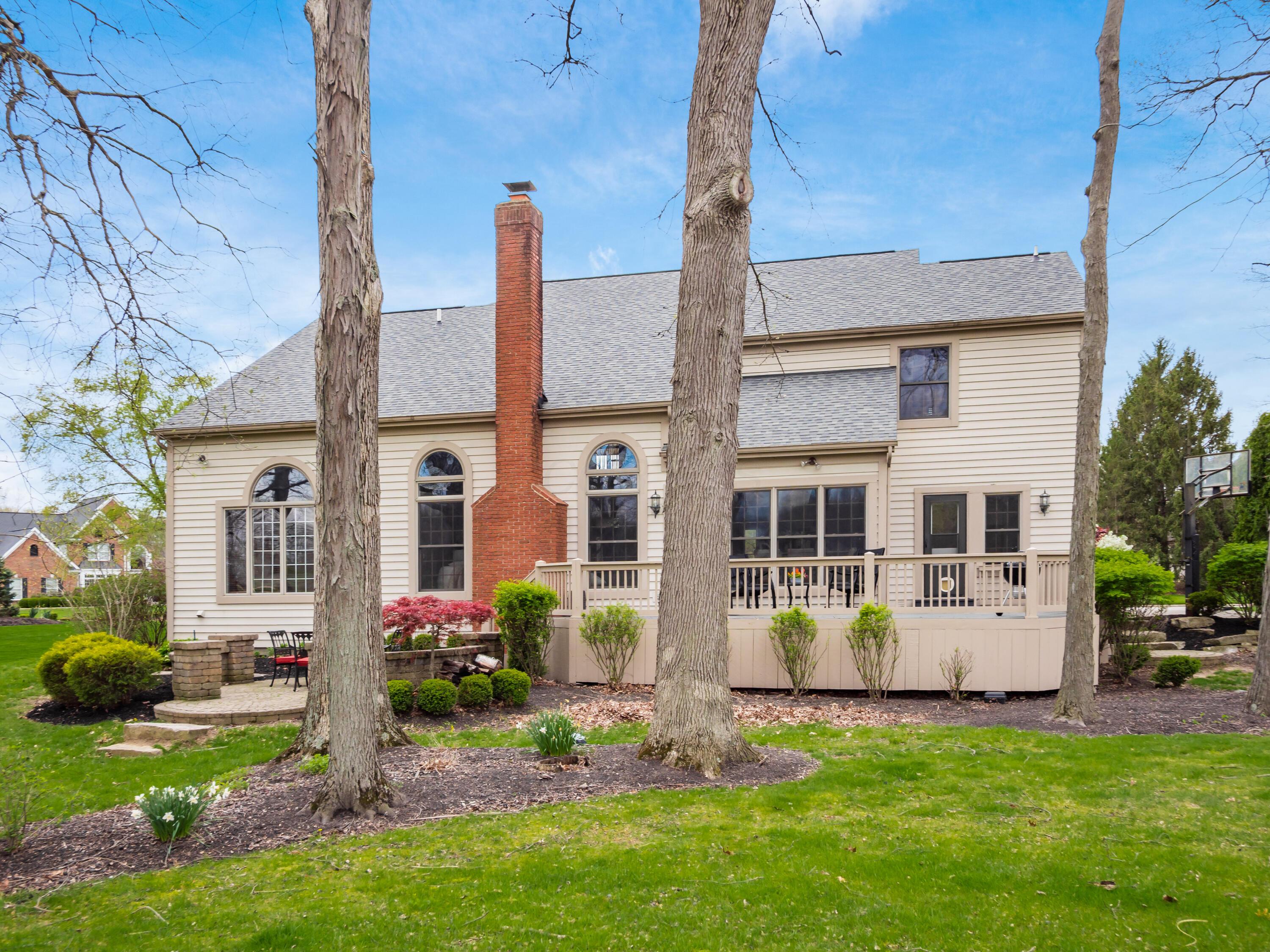5695 Medallion Drive E